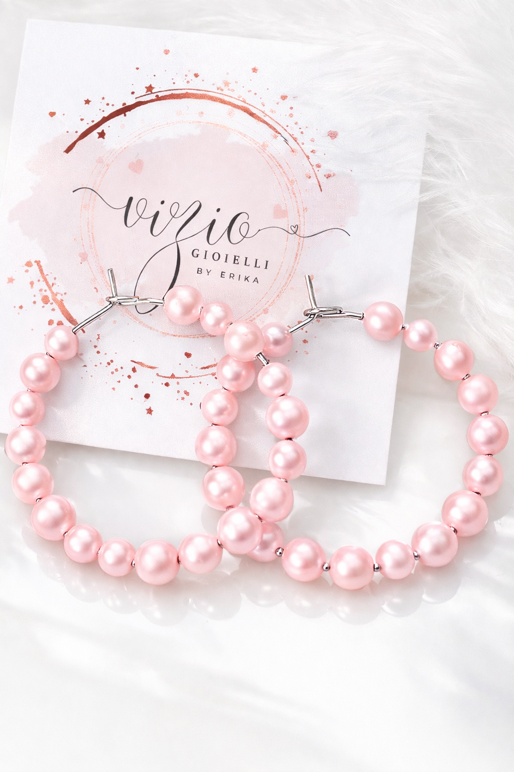 Orecchini a cerchio in acciaio e perle Swarovski rosa firmati Vizio Gioielli