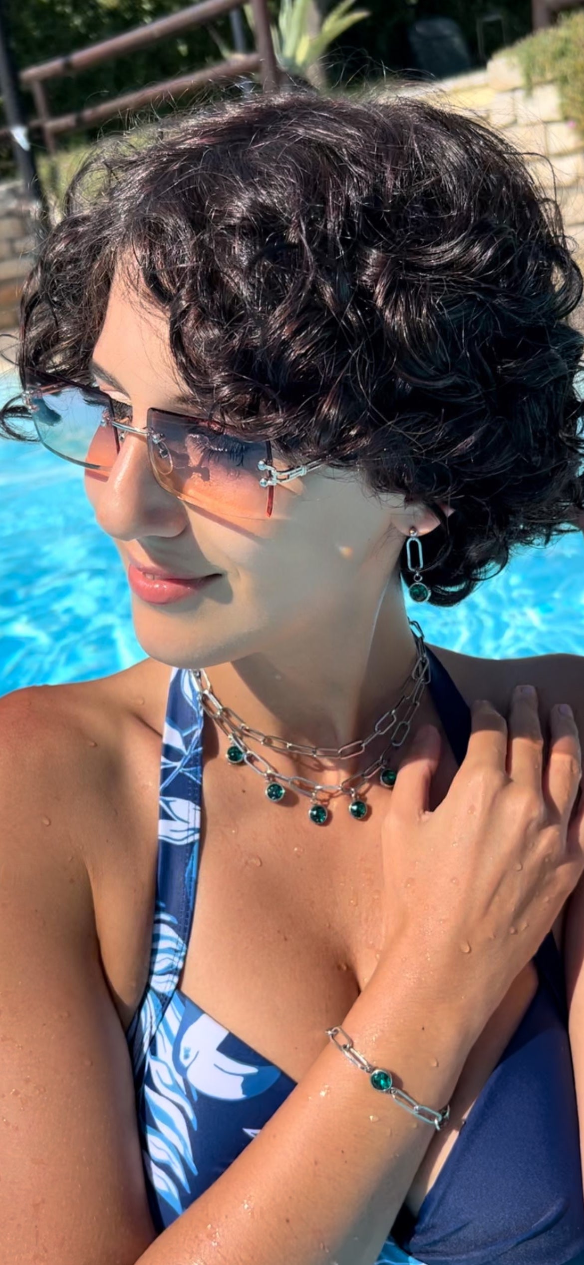 Girocollo, bracciale e orecchini in acciaio