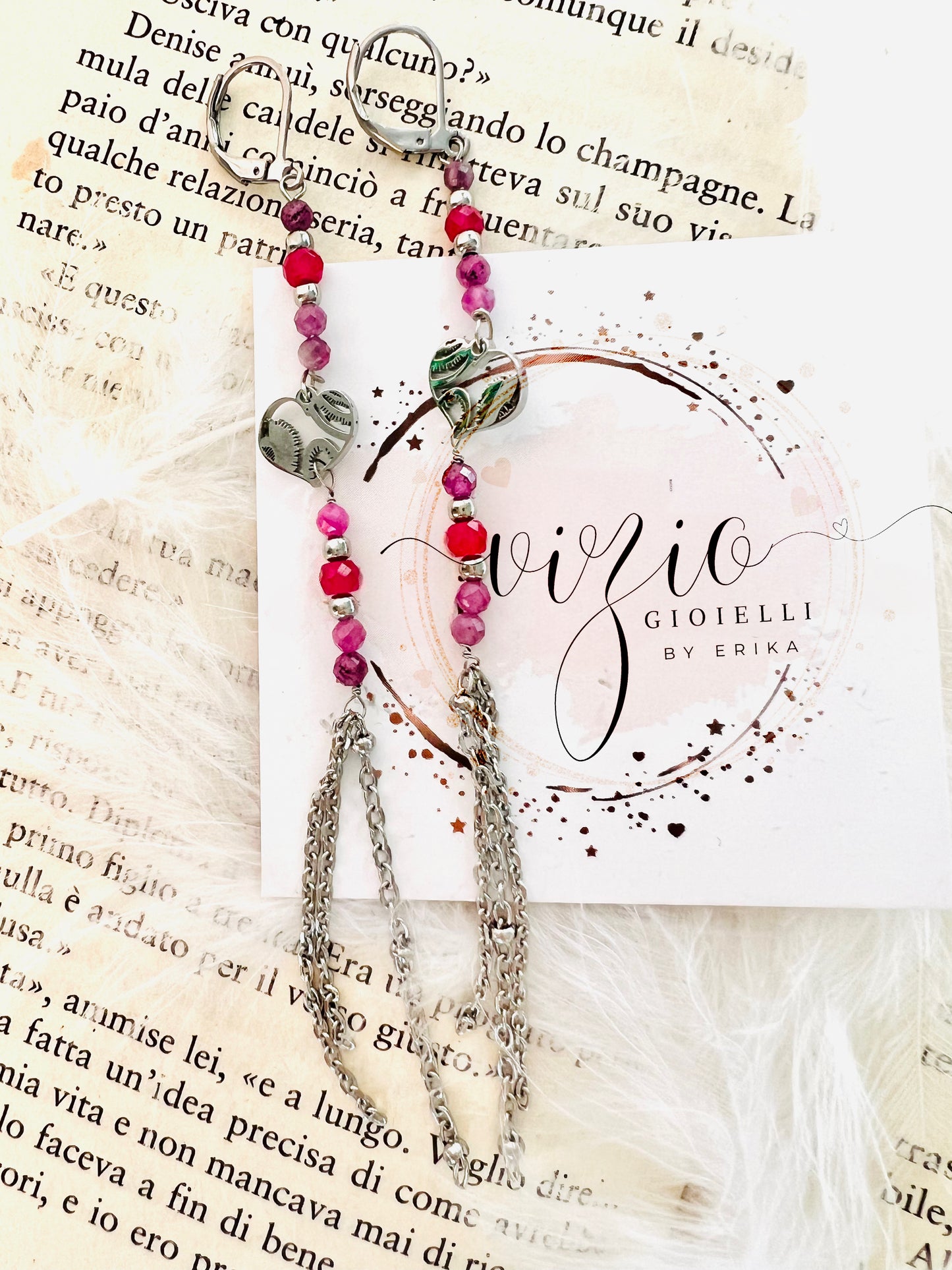 Orecchini pendenti in acciaio, artigianalmente realizzati.