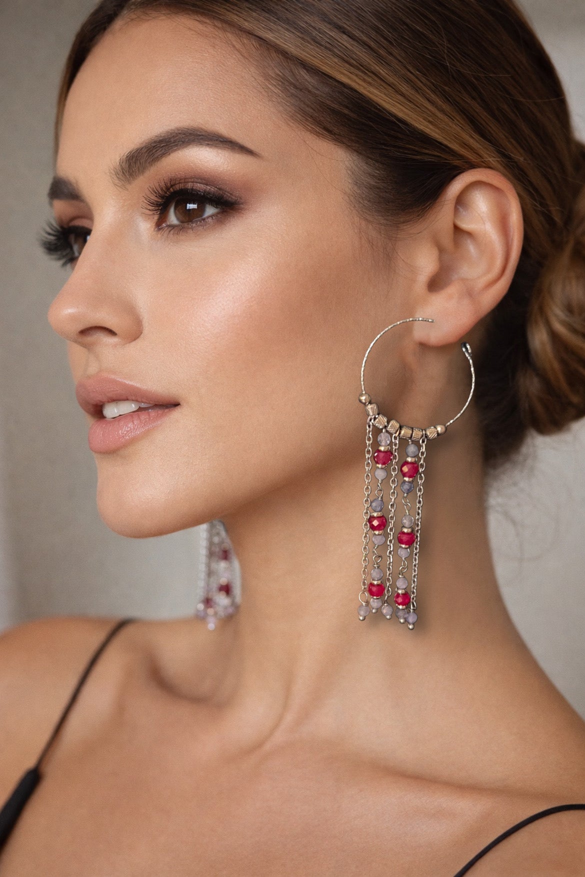 Orecchini artigianali a cerchio grandi con pietre semi-preziose