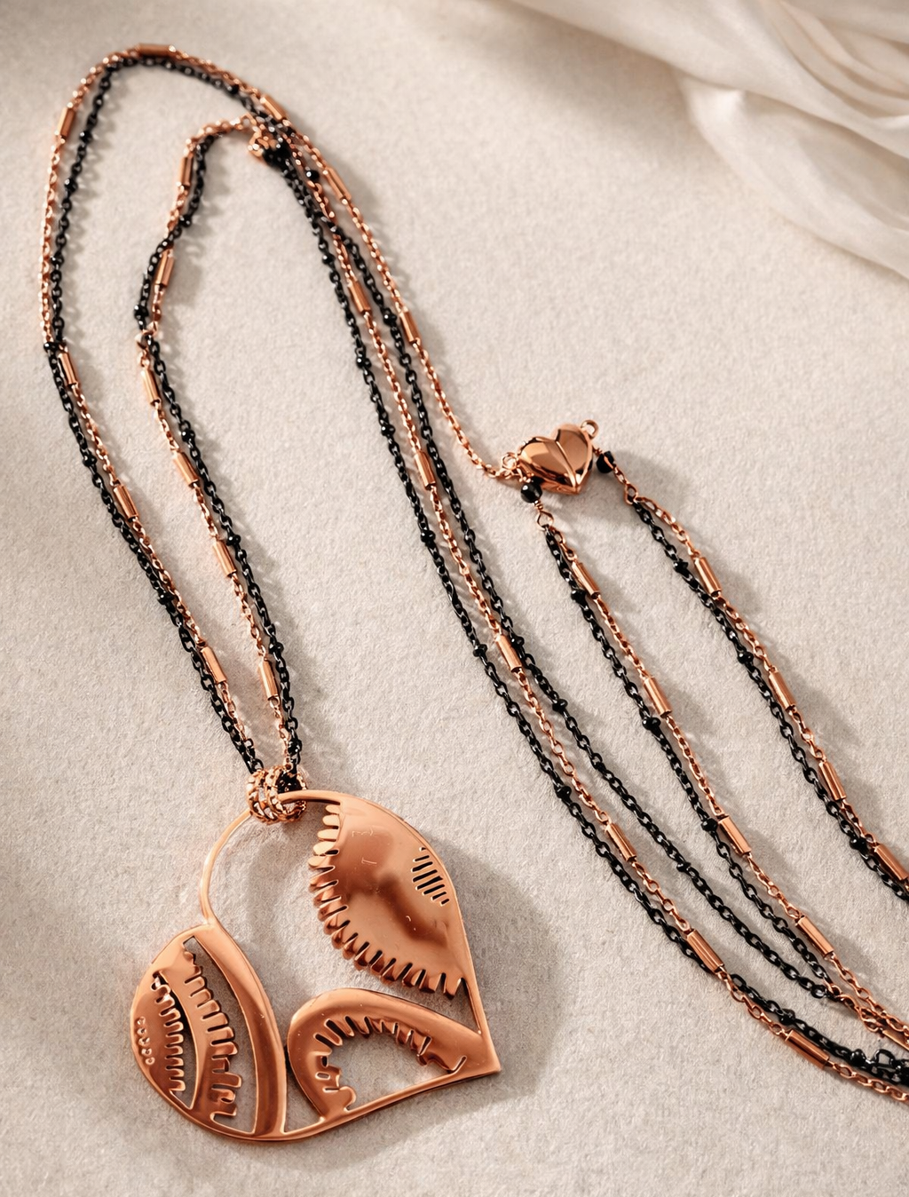 Collana con Cuore Magnetico e Maxi Ciondolo Cuore in Acciaio Rosato e Nero firmato Vizio Gioielli