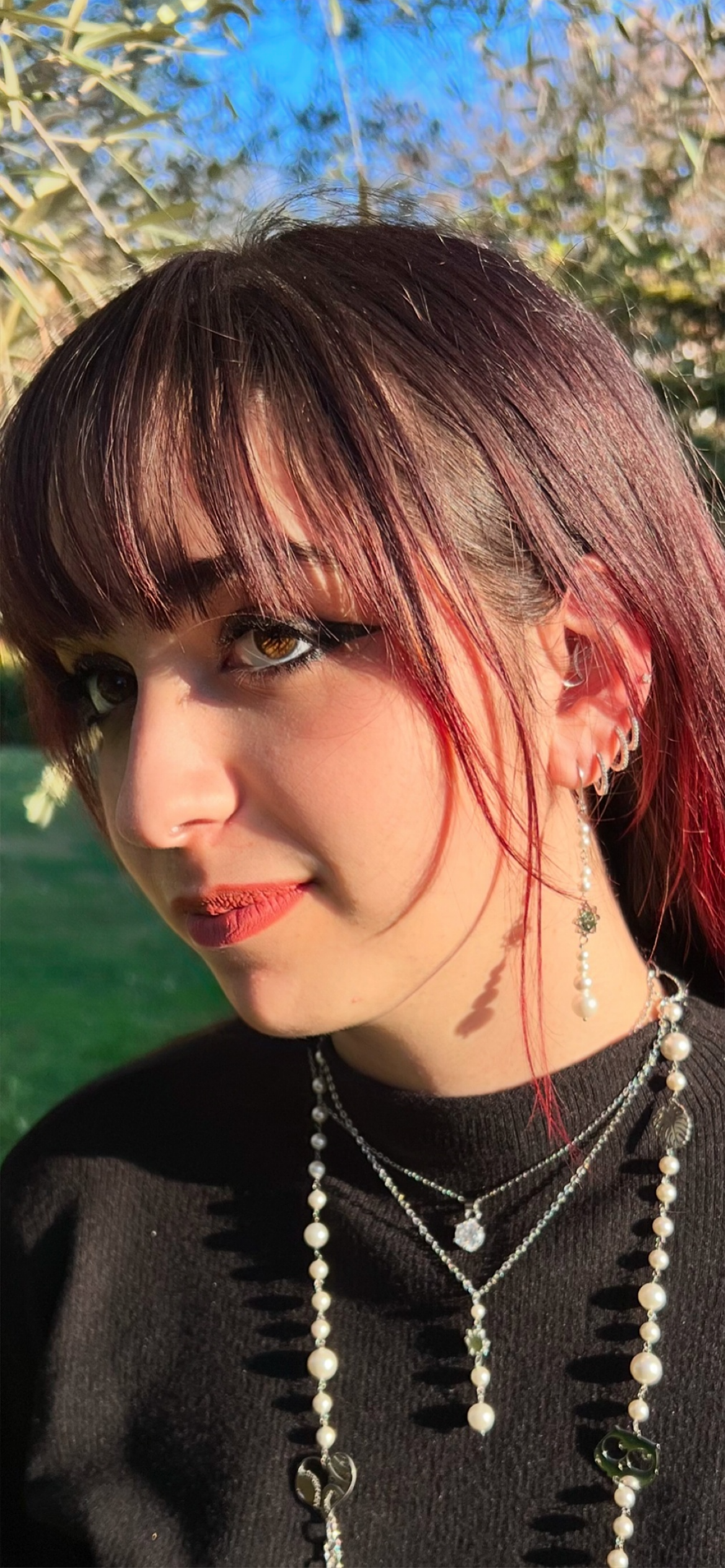 orecchini e collane in acciaio e perle di madreperla