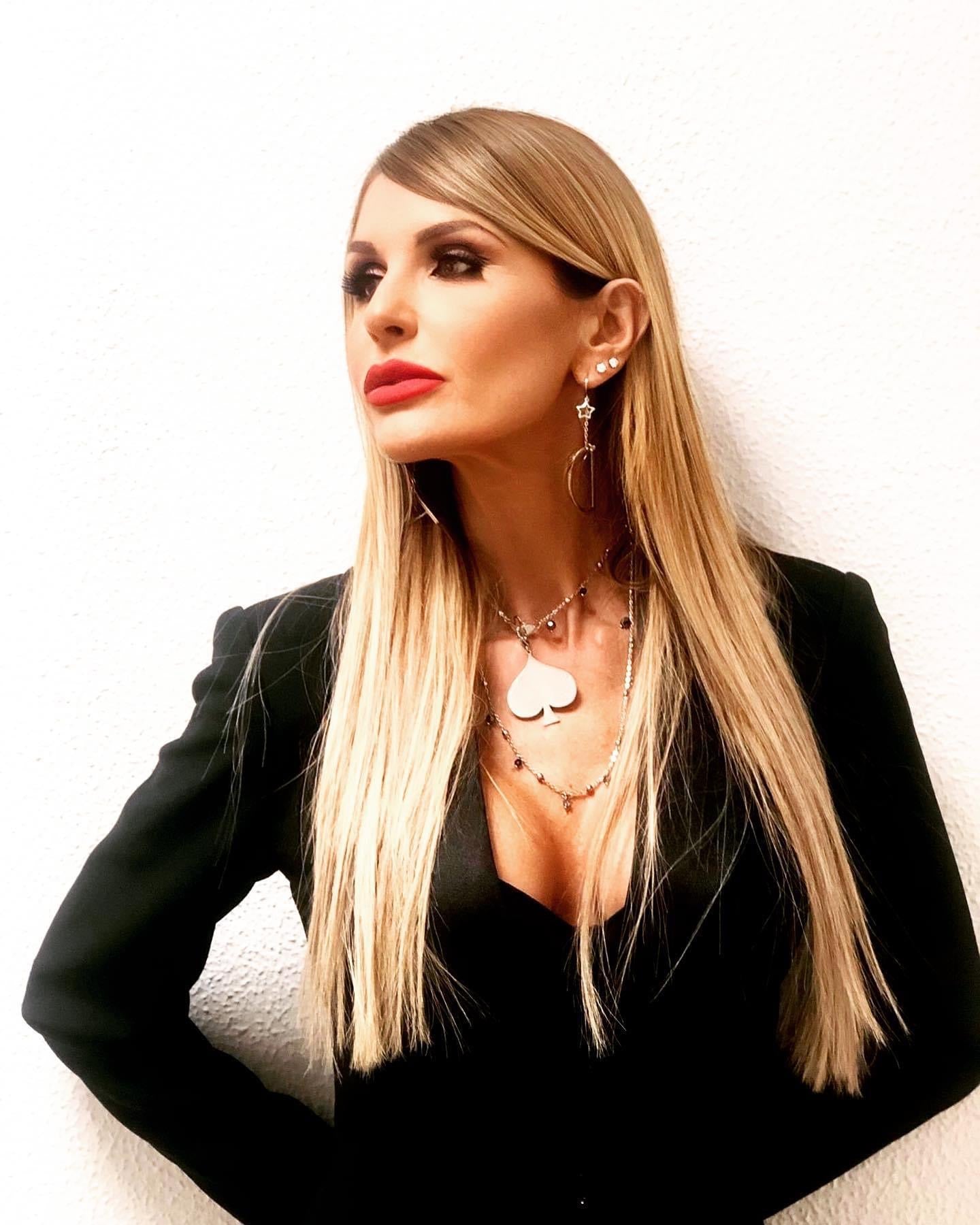 collana in acciaio e cristalli