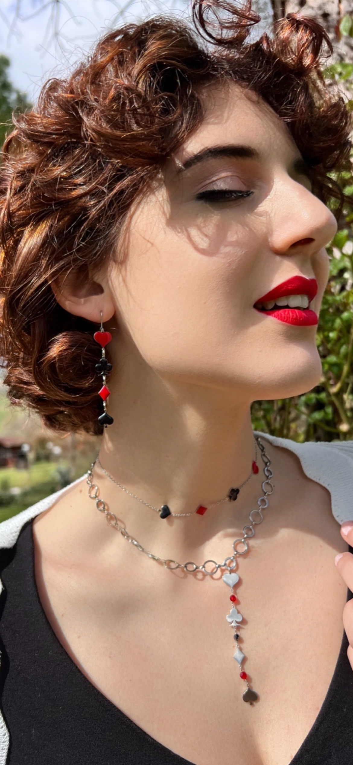 Orecchini e girocolli in acciaio