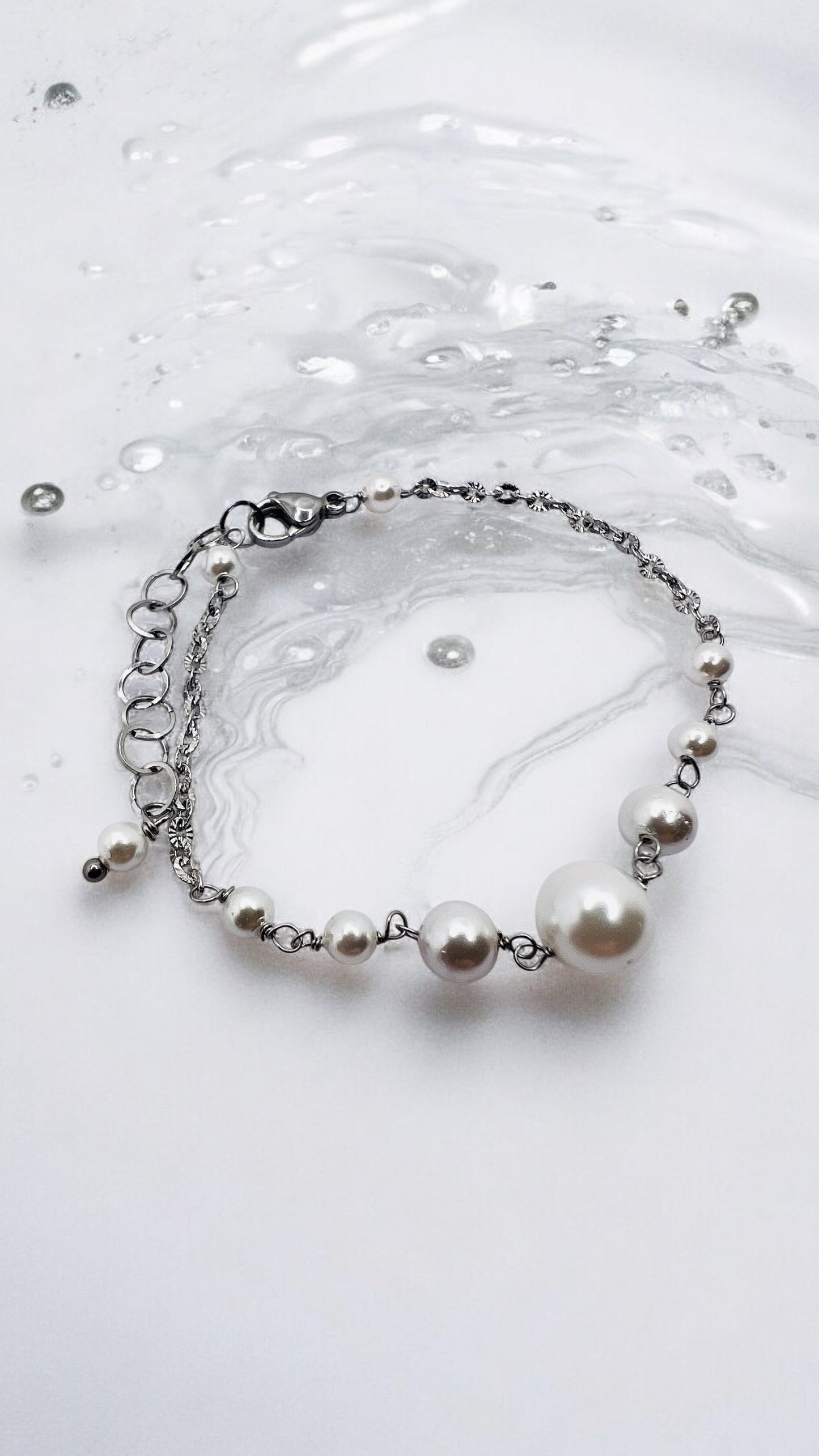 Bracciale in acciaio e perle di madreperla