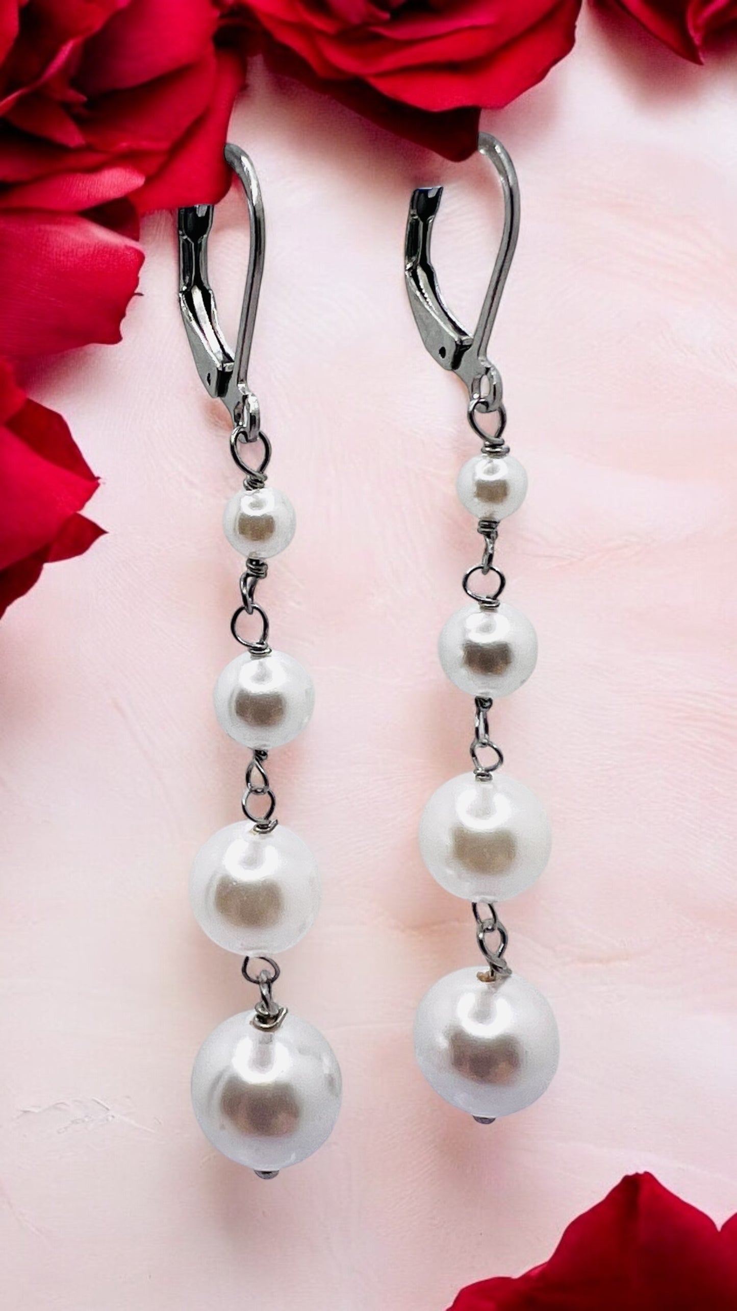 Orecchini in acciaio e perle di madreperla