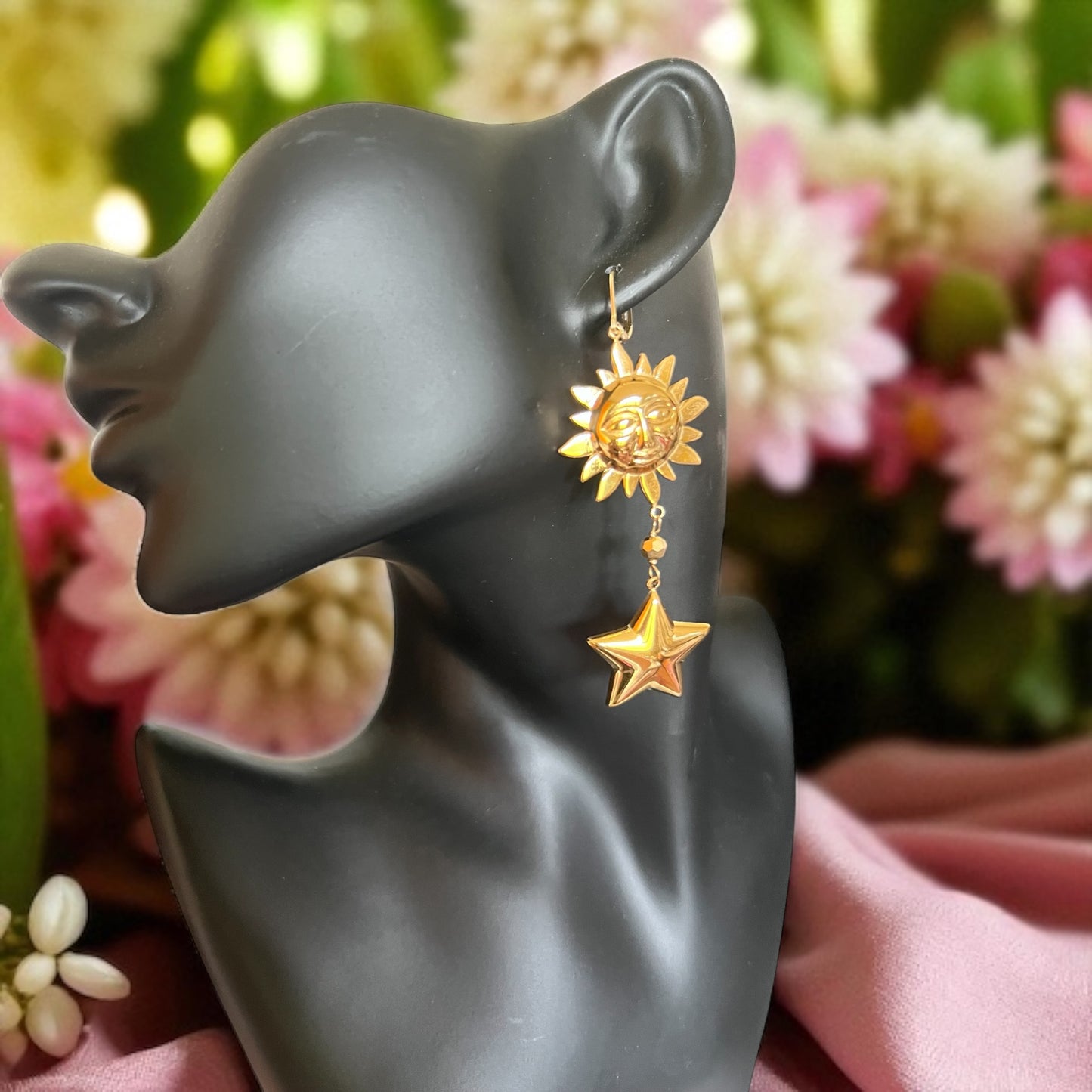 Mono orecchino in acciaio dorato