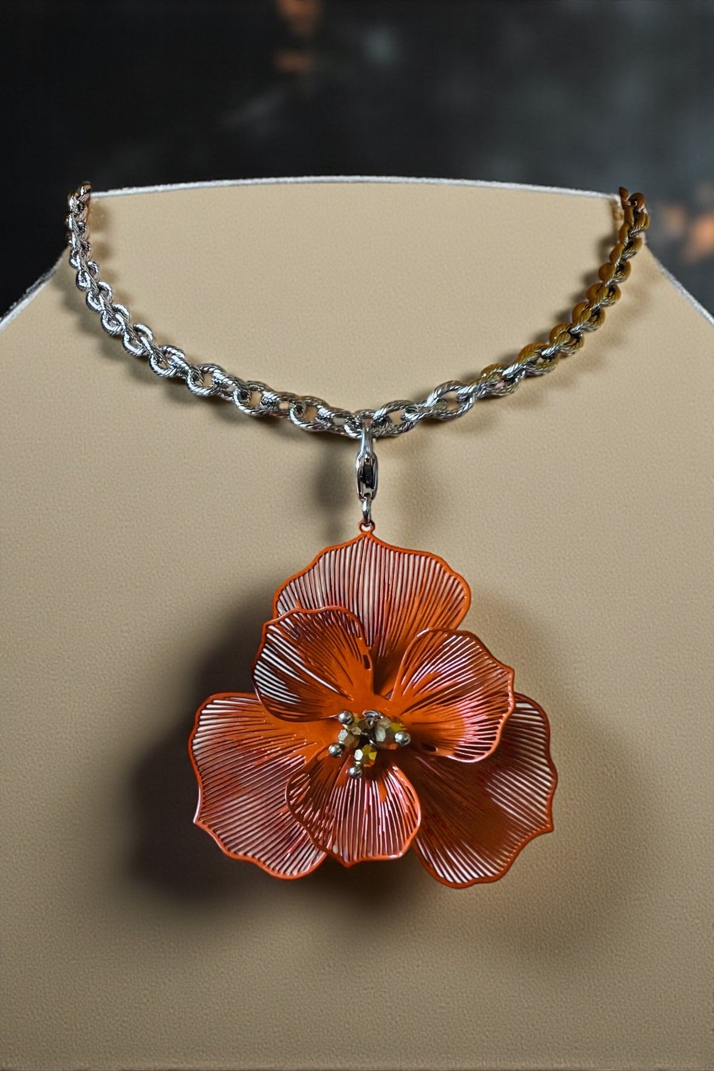 Mono orecchino in acciaio e cristalli