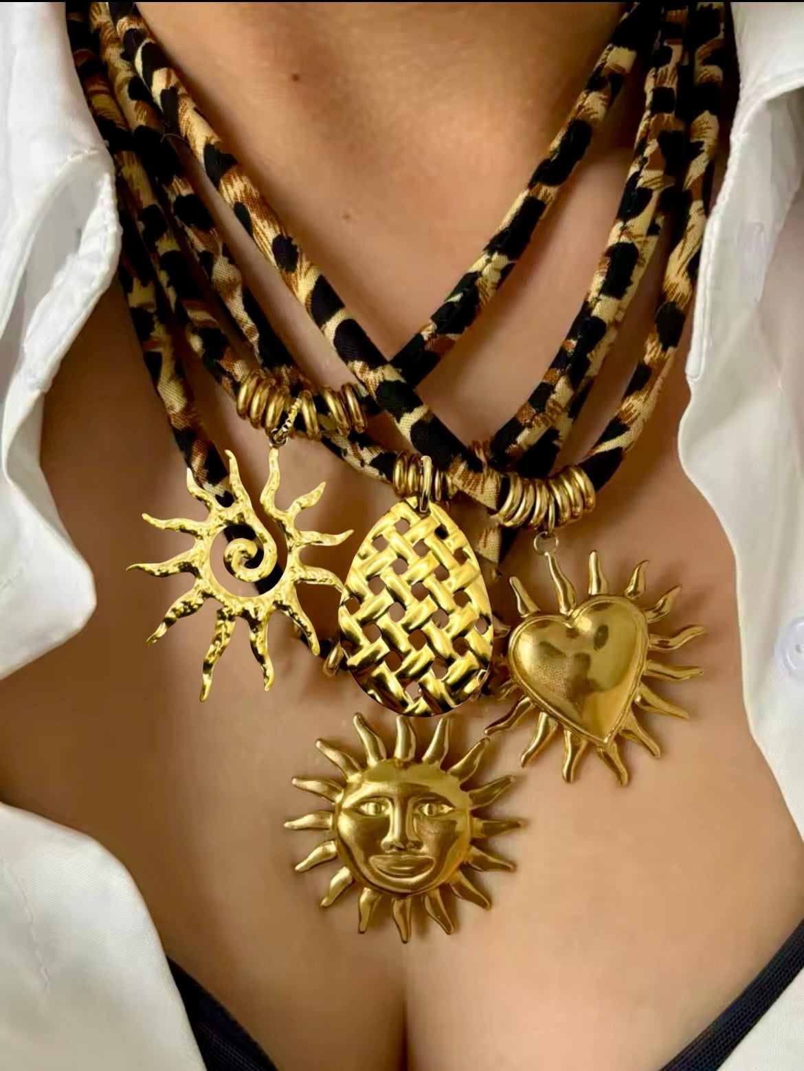 Girocollo in tessuto e acciaio