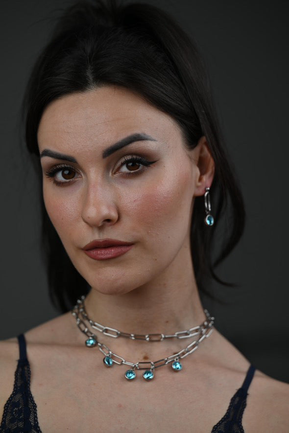 Girocollo in acciaio e cristalli azzurri