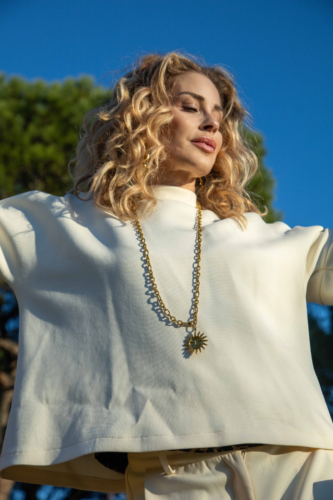 Eleonora Cecere indossa la collana Vizio Gioielli in acciaio dorato