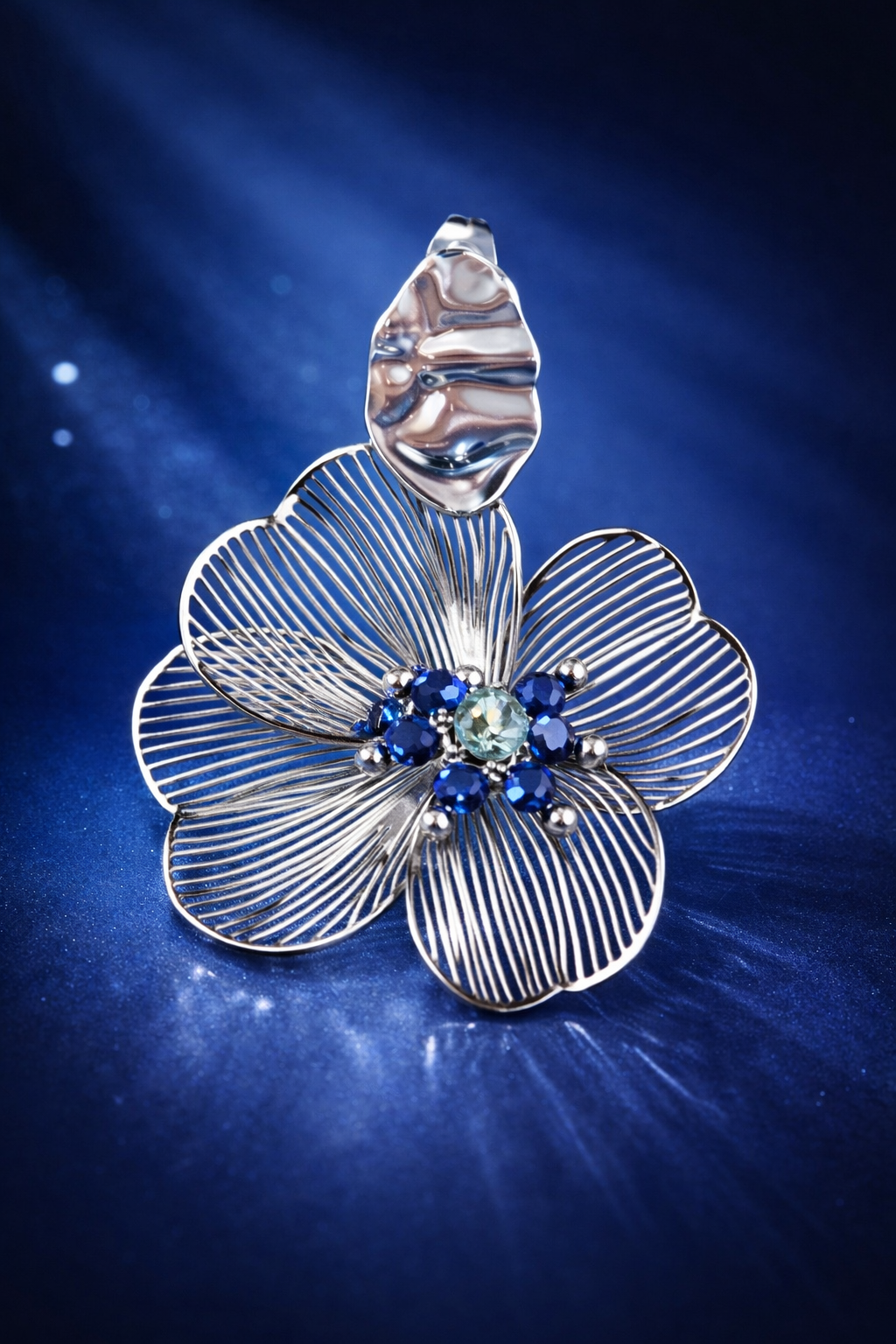 Mono Orecchino Fiore in Acciaio con Cristalli blu firmato Vizio Gioielli