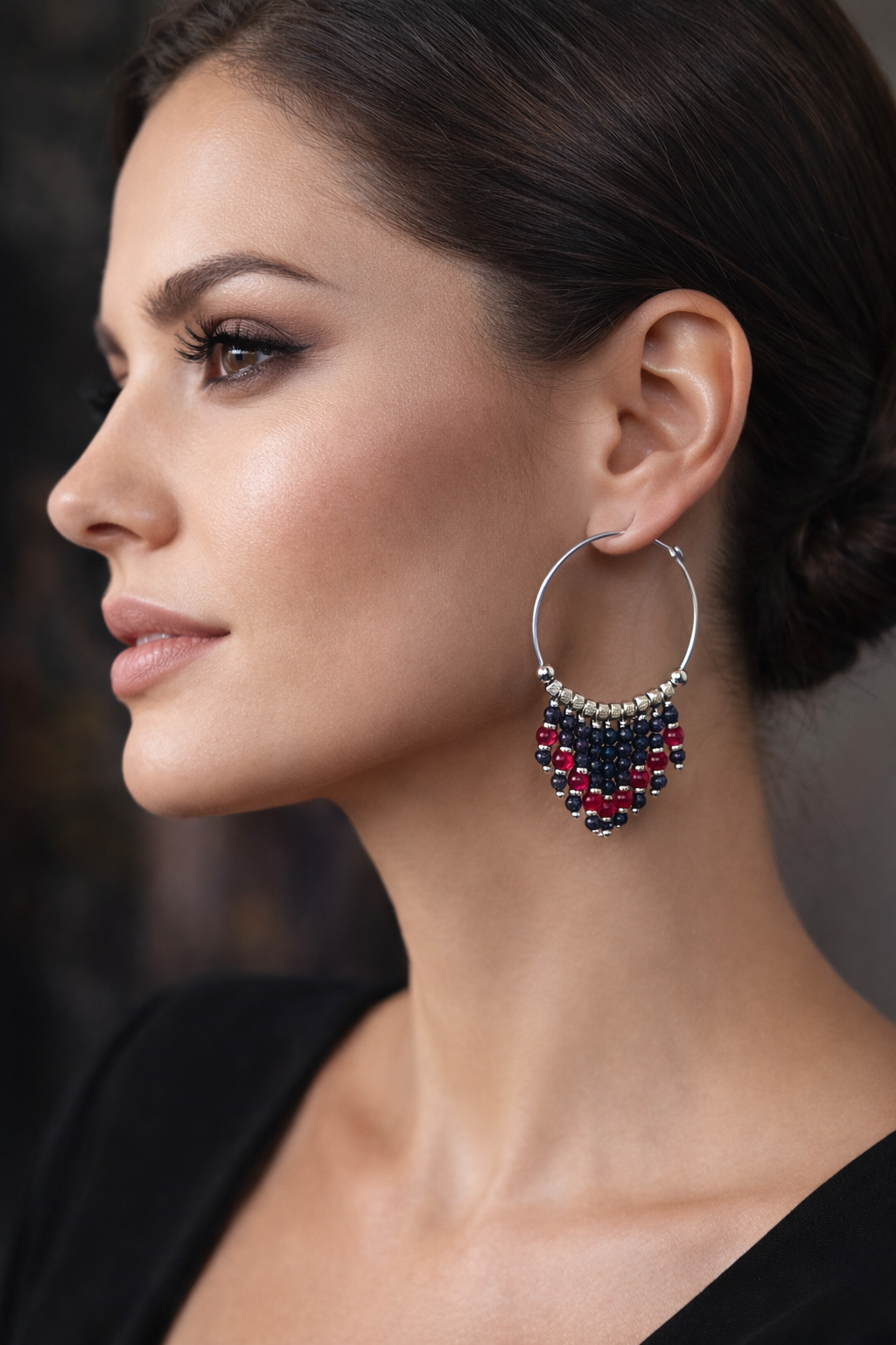 Orecchini artigianali a cerchio grandi con pietre semi-preziose