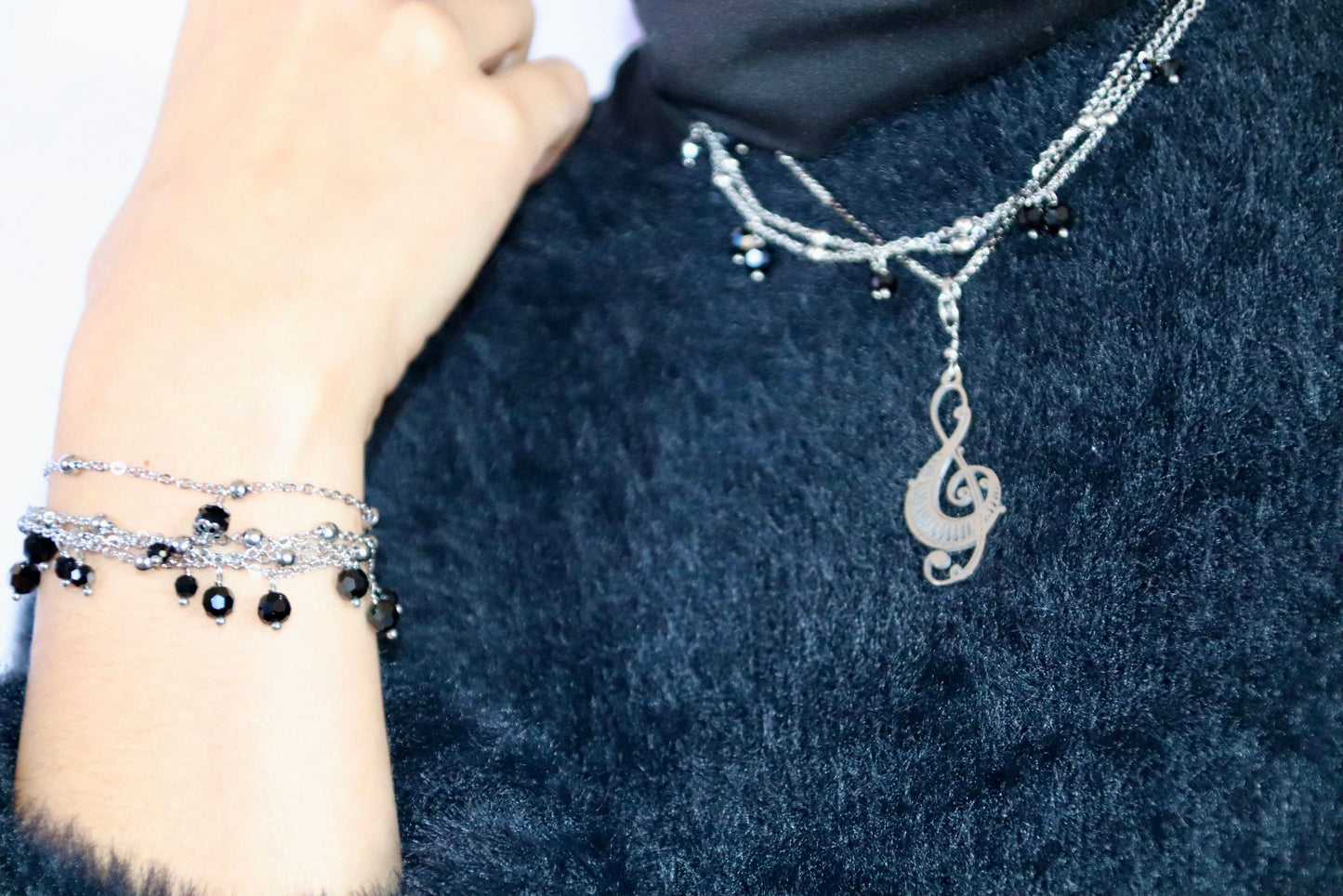 Bracciale multi strano in acciaio e cristalli Swarovski
