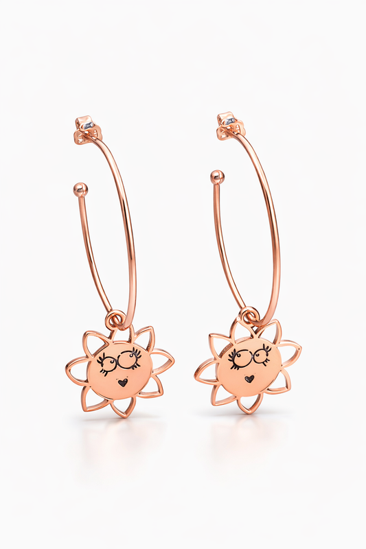 Orecchini ad anella con perno in argento 925, arricchiti da un pendente sole  in acciaio rosato firmati Vizio Gioielli