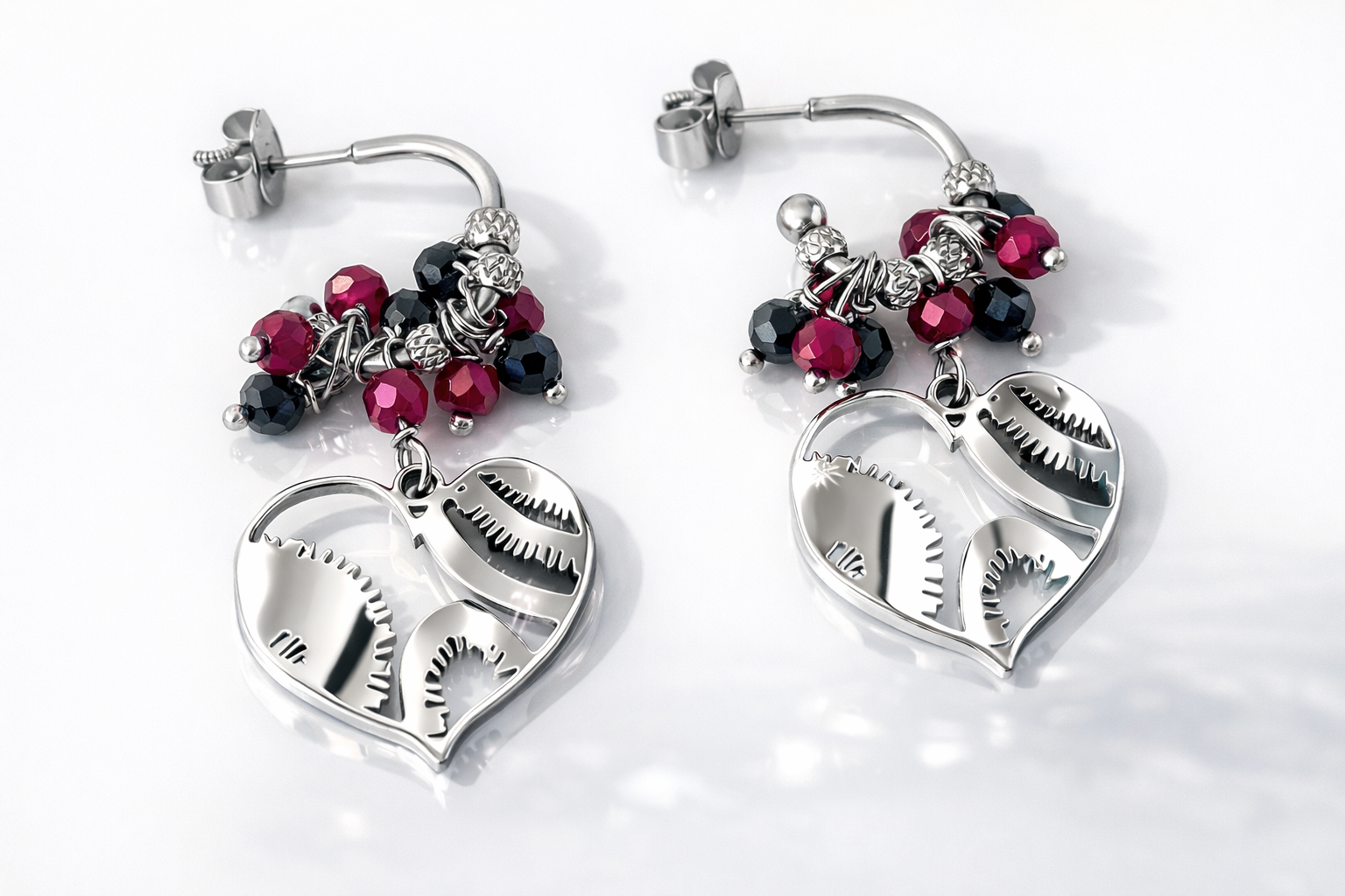 Orecchini in acciaio con farfallina di chiusura, adornati con splendidi spinelli e corindoni rubini firmati Vizio Gioielli