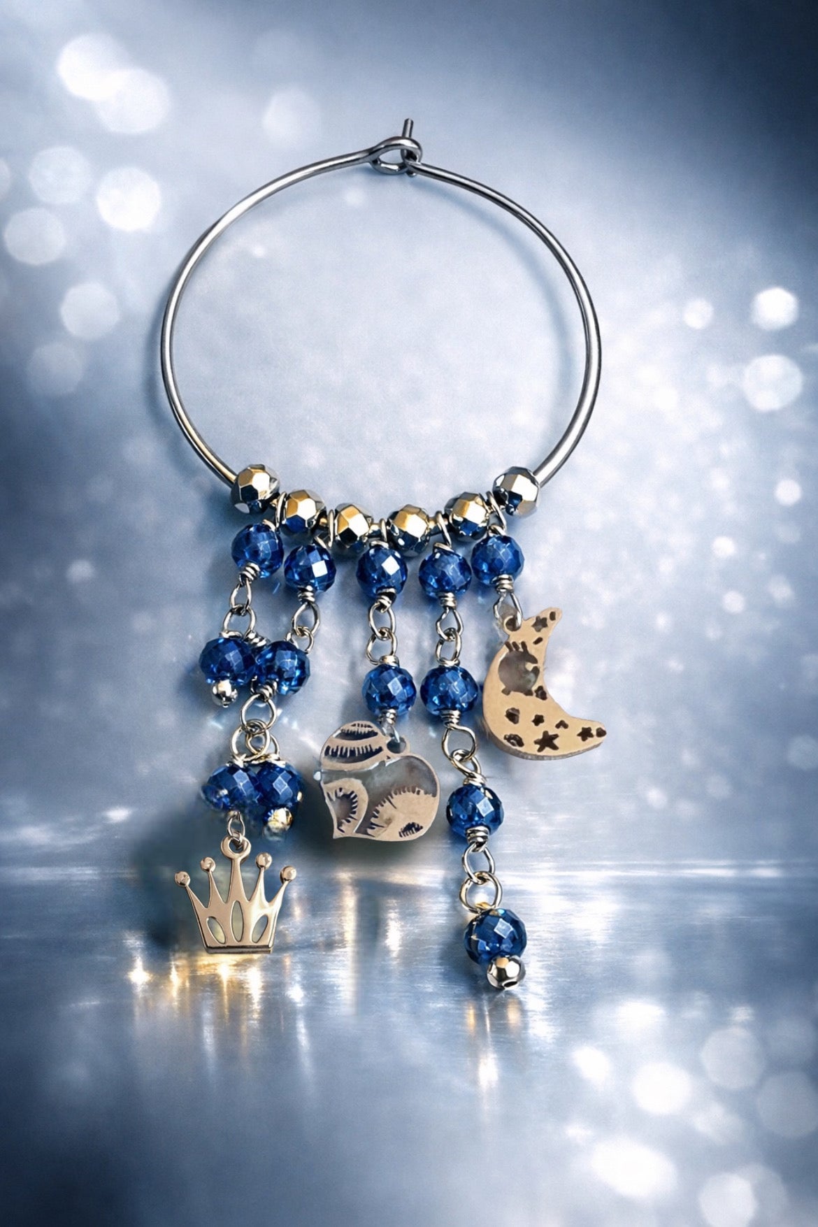 Mono Orecchino Maxi in Acciaio con Zirconi Blu e Pendenti Luna, Cuore e Corona firmato Vizio Gioielli