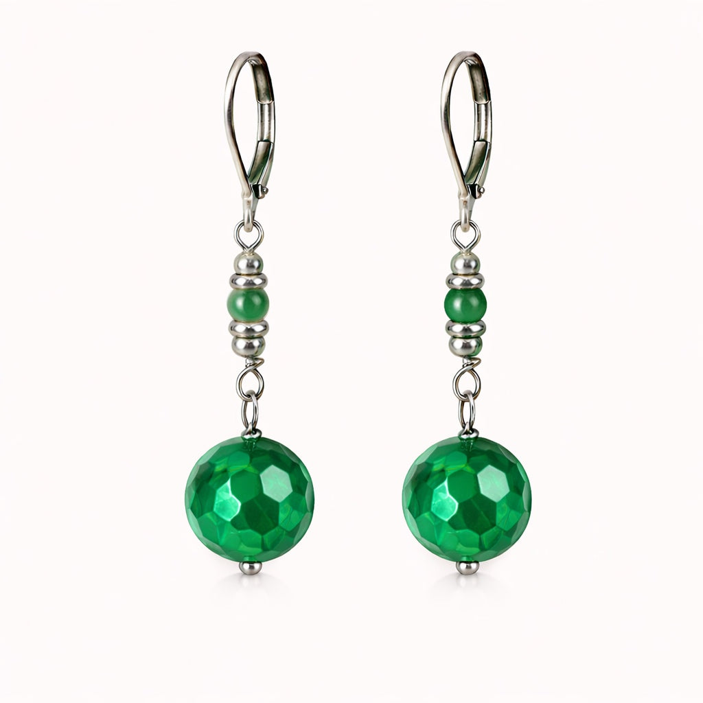 Orecchini pendenti in acciaio, con agate elettrolucidate verdi e pietre naturali firmati Vizio Gioielli