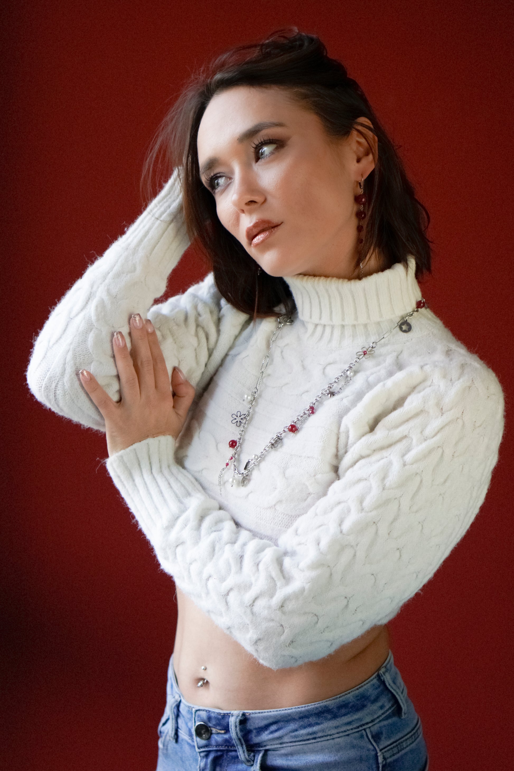 Mono orecchino in acciaio e rubini lab  abbinato a collana in acciaio con perle di conchiglia e rubini lab