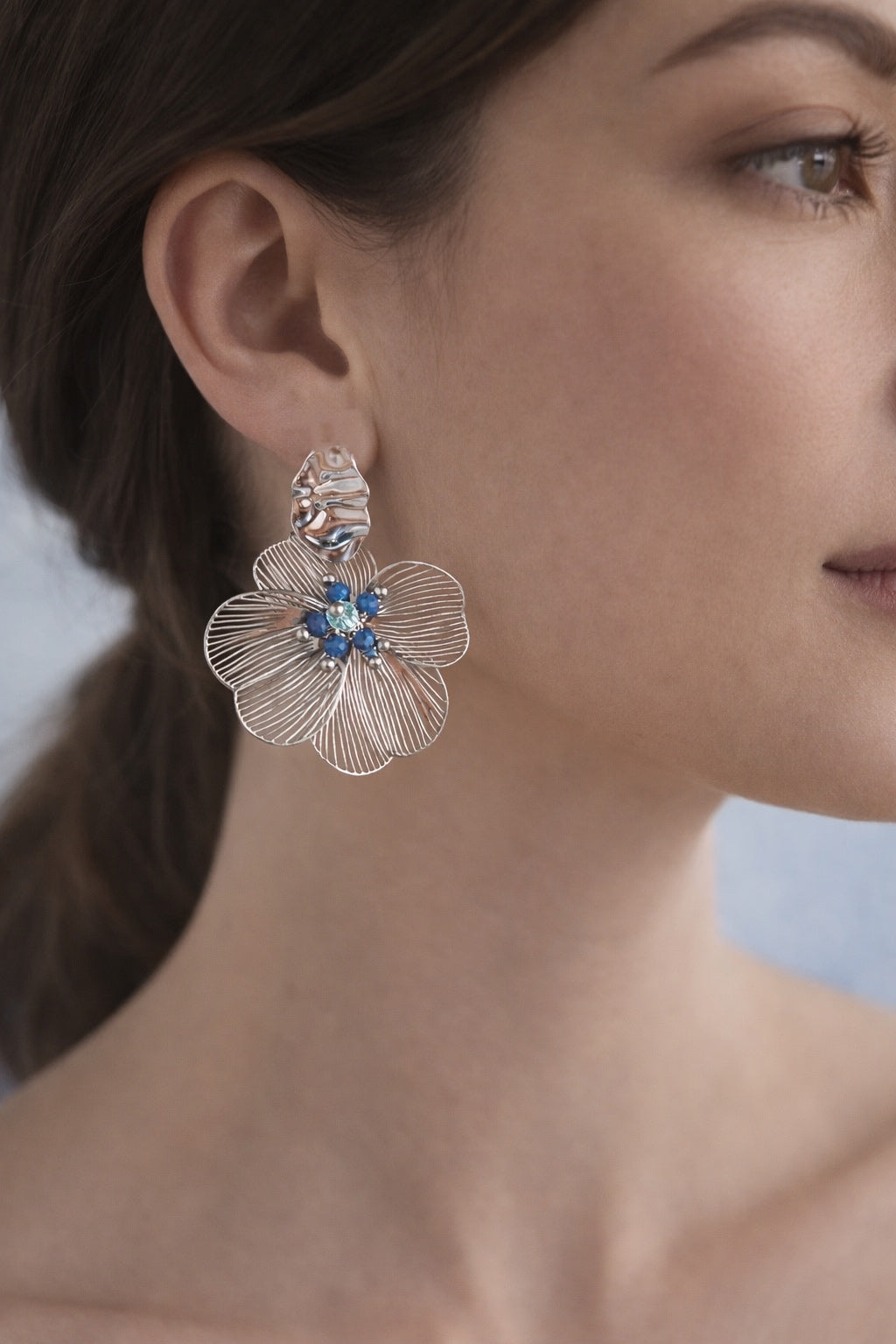 Mono Orecchino Fiore in Acciaio con Cristalli blu firmato Vizio Gioielli