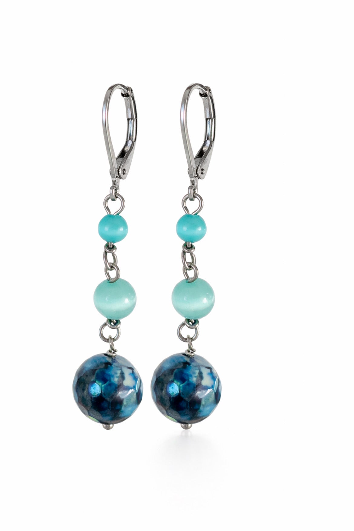 Orecchini pendenti in acciaio, con agate elettrolucidate blu e pietre naturali firmati Vizio Gioielli