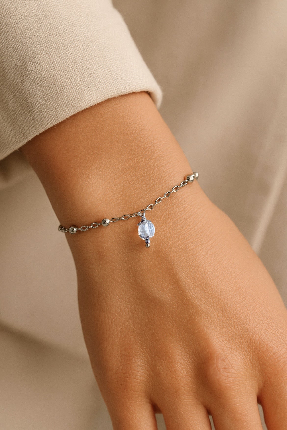 Bracciale in acciaio e cristallo di rocca