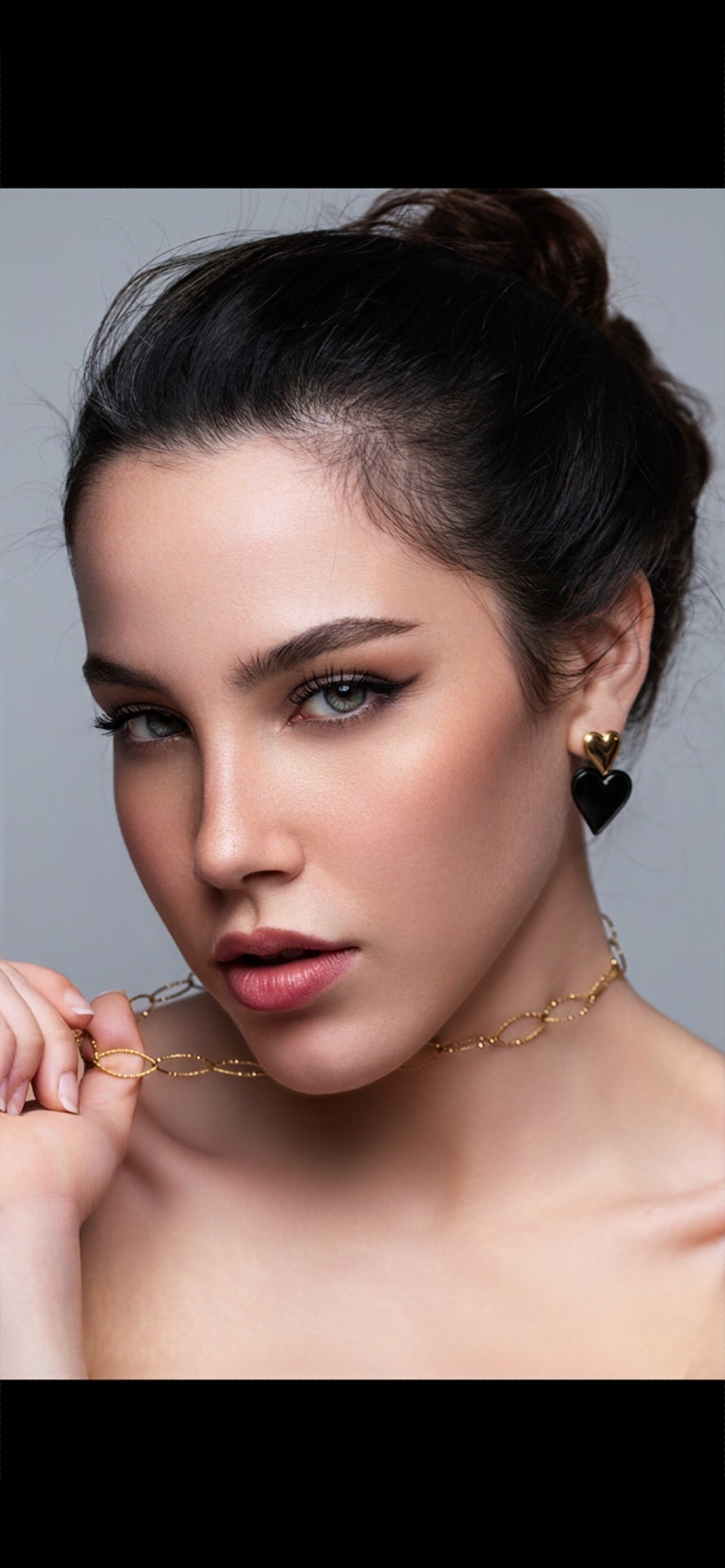 Orecchini e collana in acciaio 