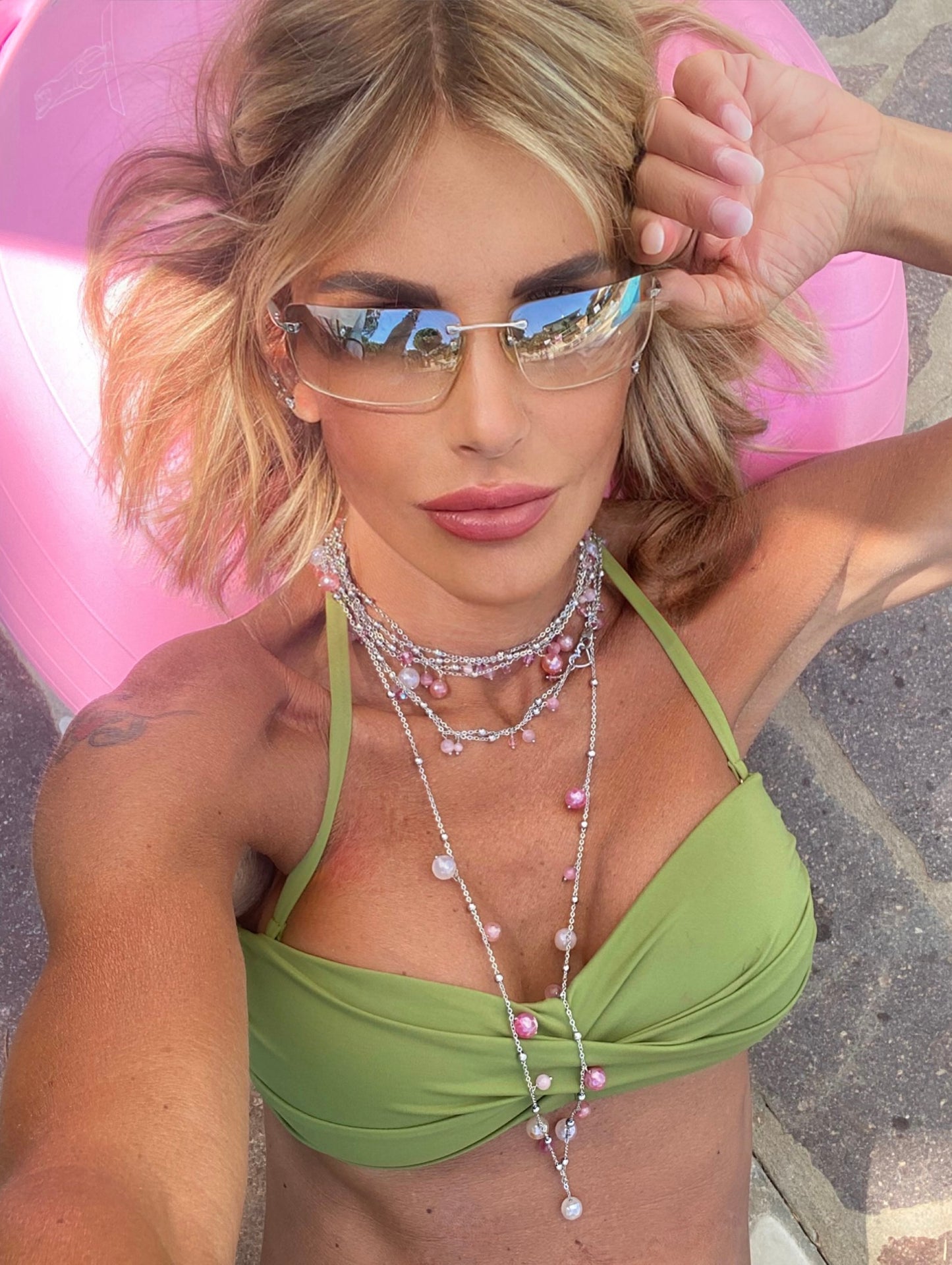 Girocollo multifilo in acciaio con agate elettrolucidate