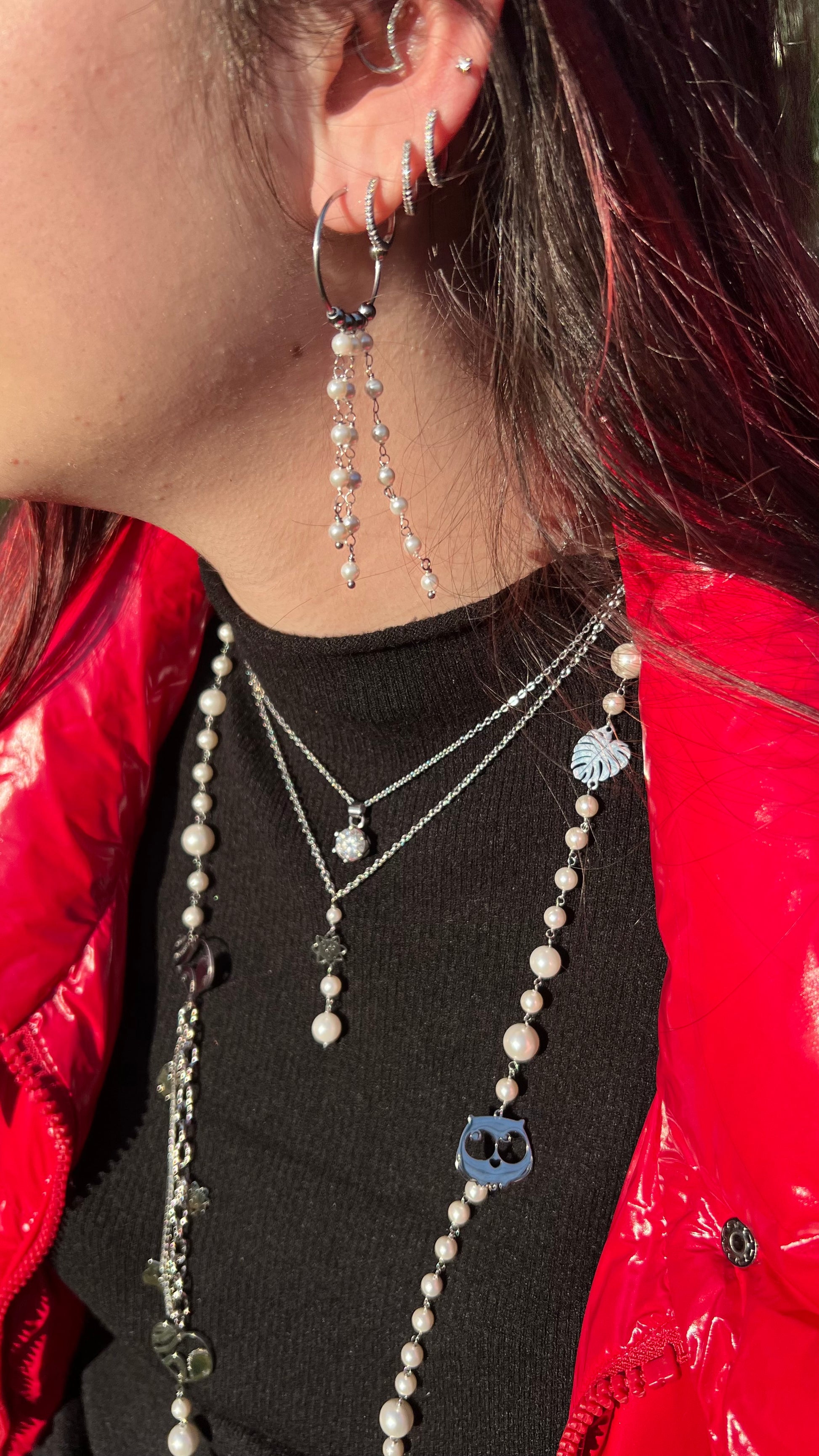 orecchini e collane in acciaio e perle di madreperla