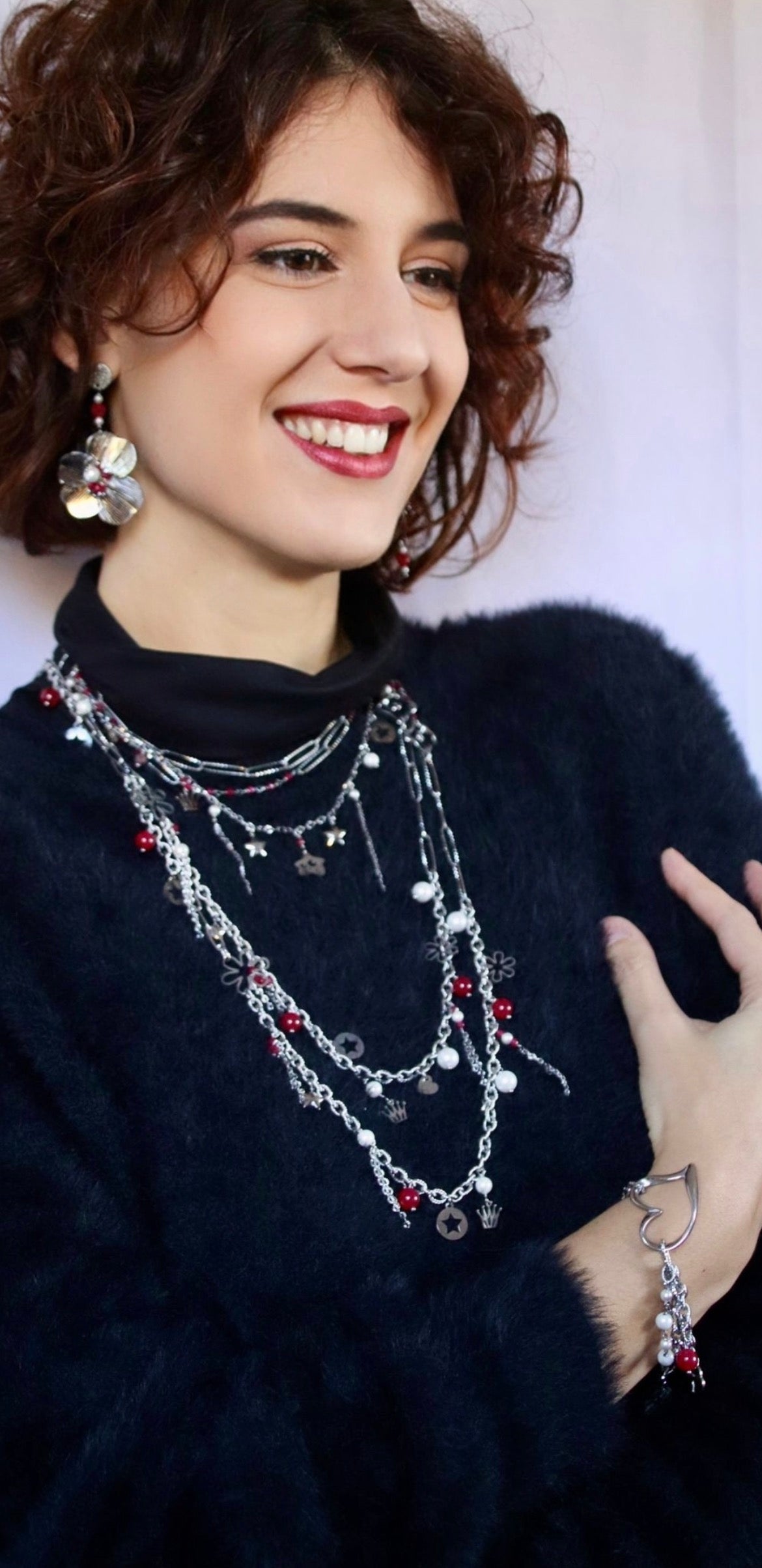 Girocollo triplo e bracciale  in acciaio con rubini lab e perle di conchiglia