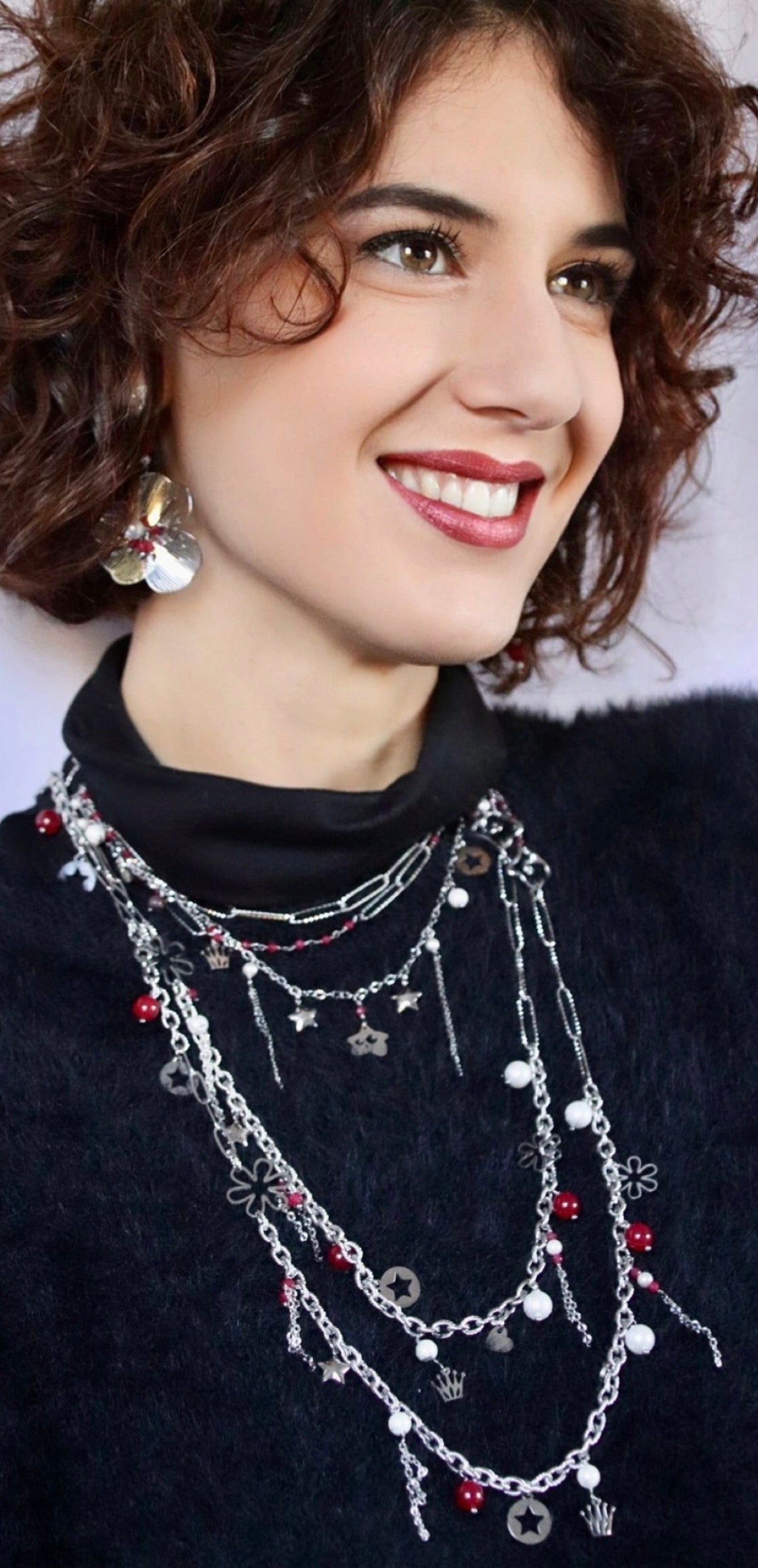 Girocollo triplo in acciaio con rubini lab e perle di conchiglia