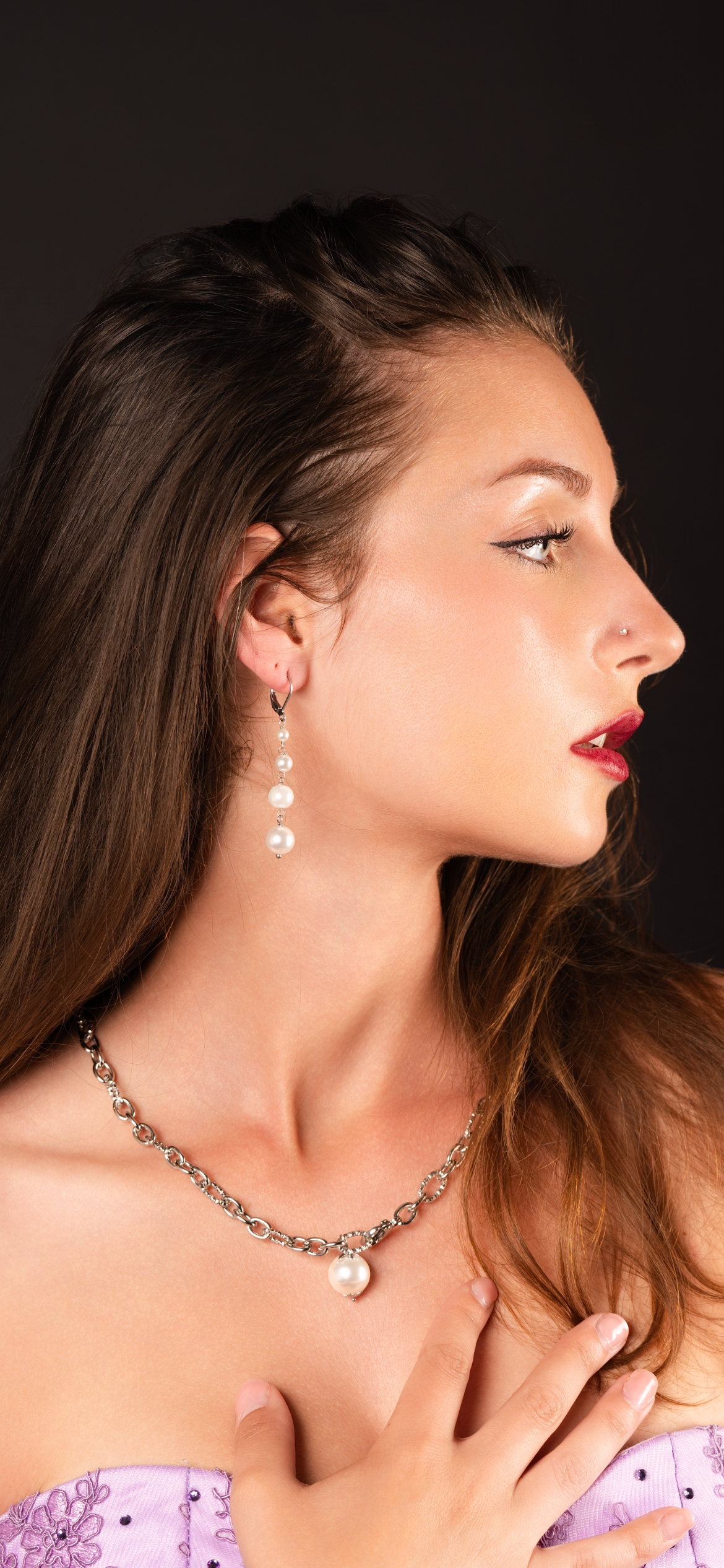 Orecchini in acciaio e perle di madreperla