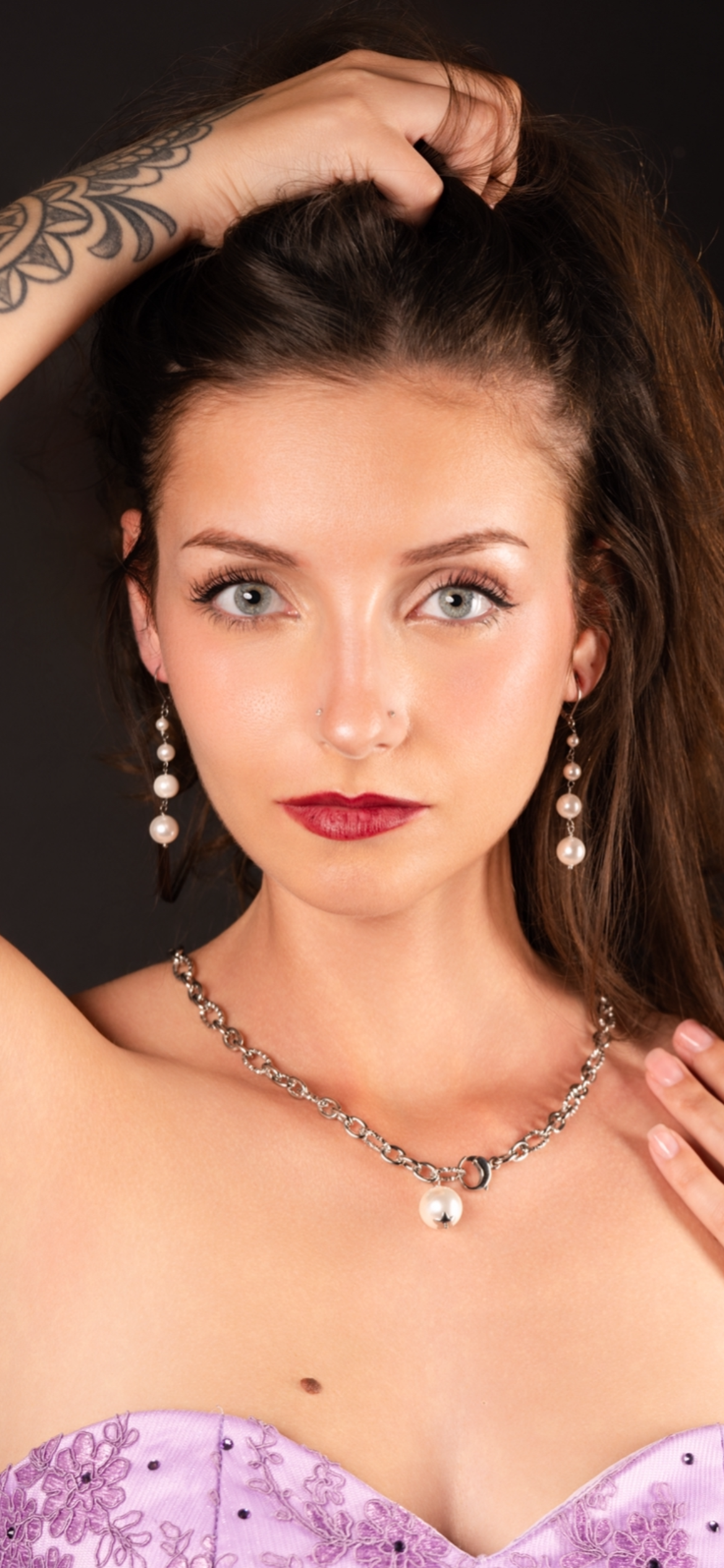 Orecchini in acciaio e perle di madreperla