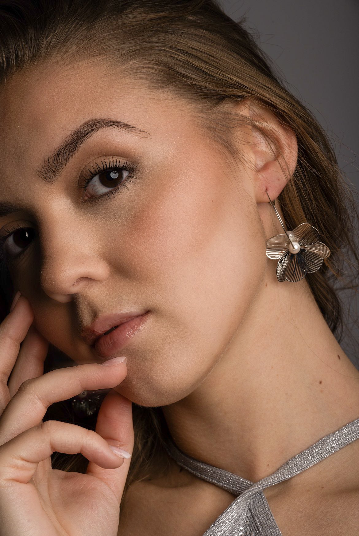 Mono orecchino Fiore acciaio e perla di conchiglia