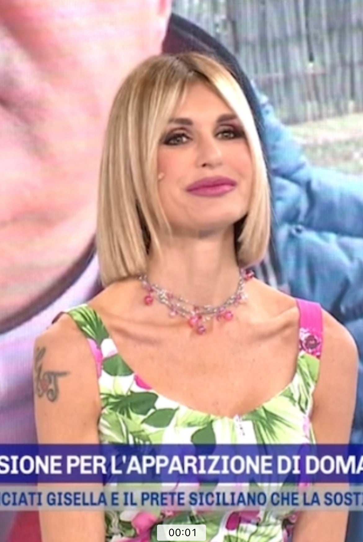 Girocollo multifilo in acciaio con agate elettrolucidate