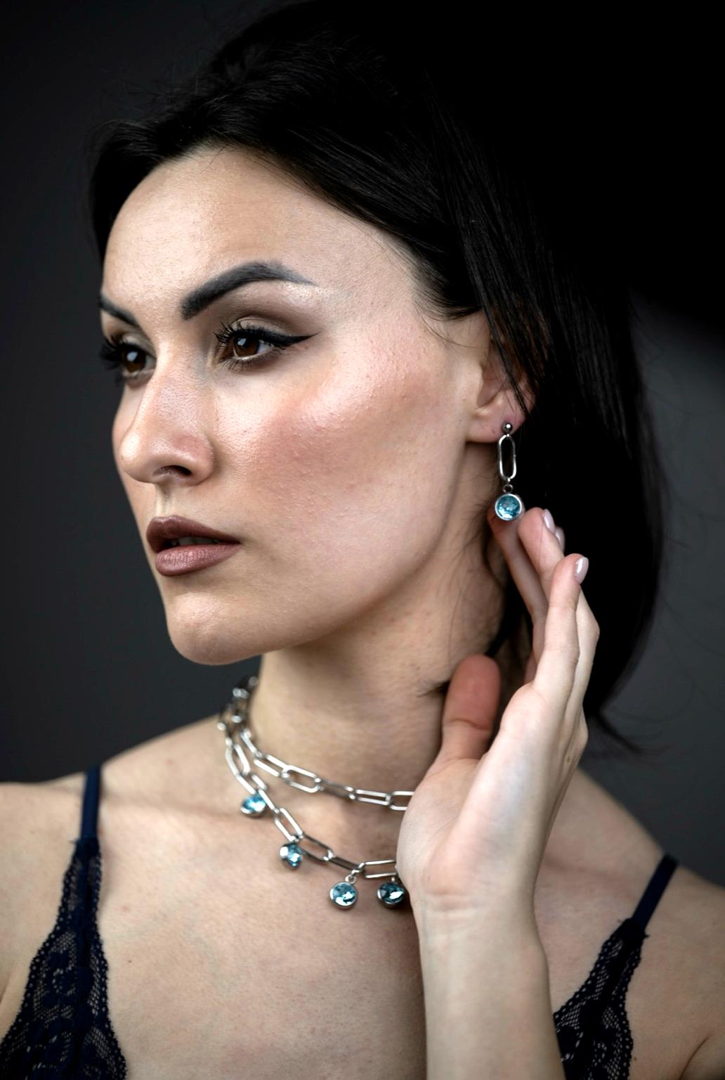 Girocollo in acciaio e cristalli azzurri