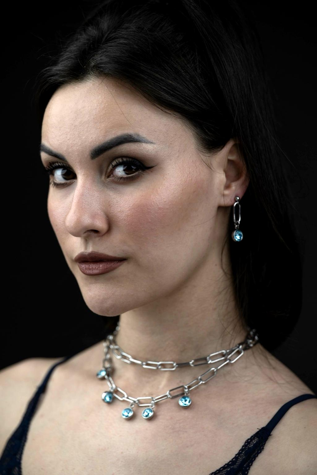 Girocollo in acciaio e cristalli azzurri