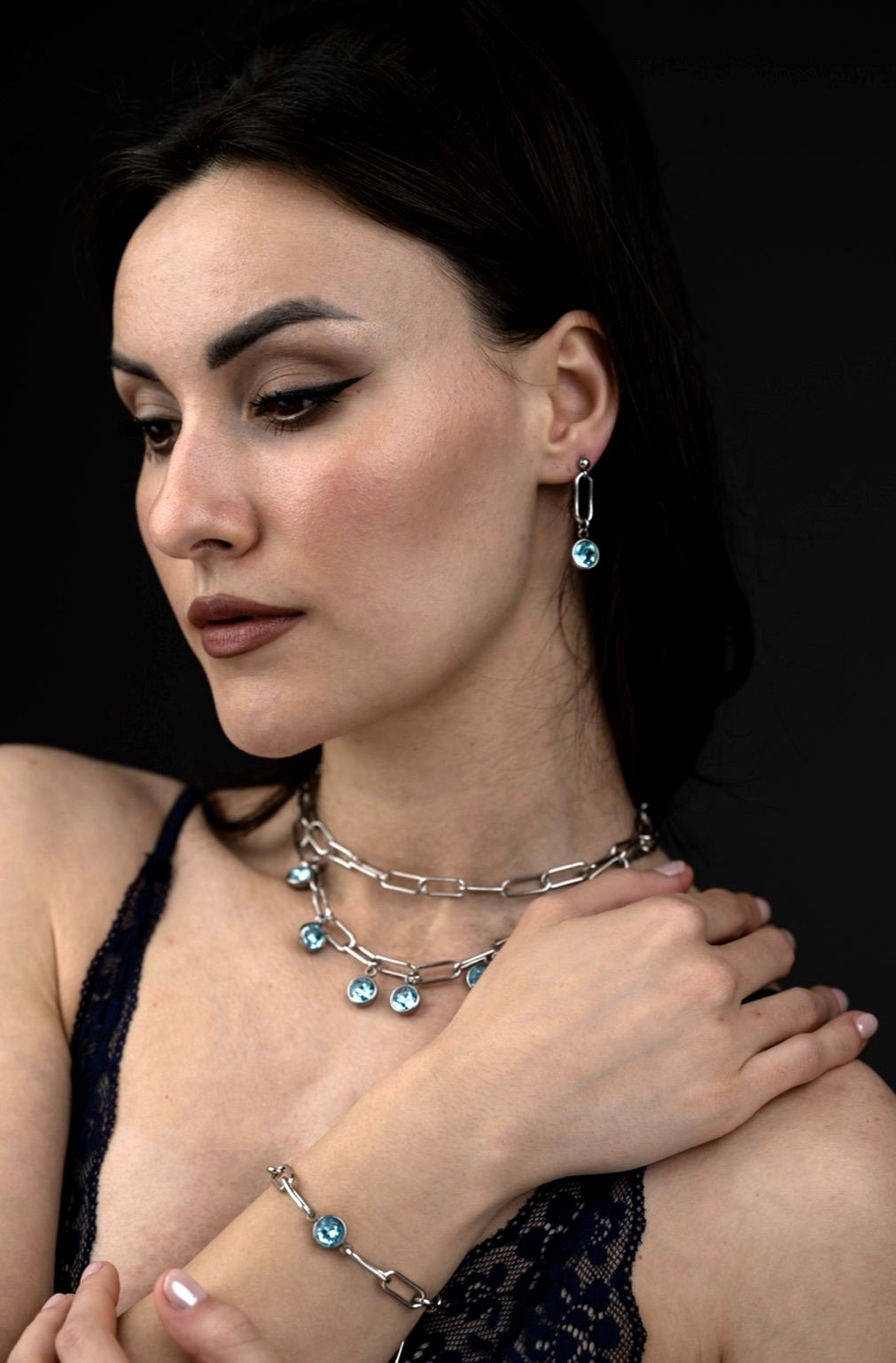 Girocollo in acciaio e cristalli azzurri