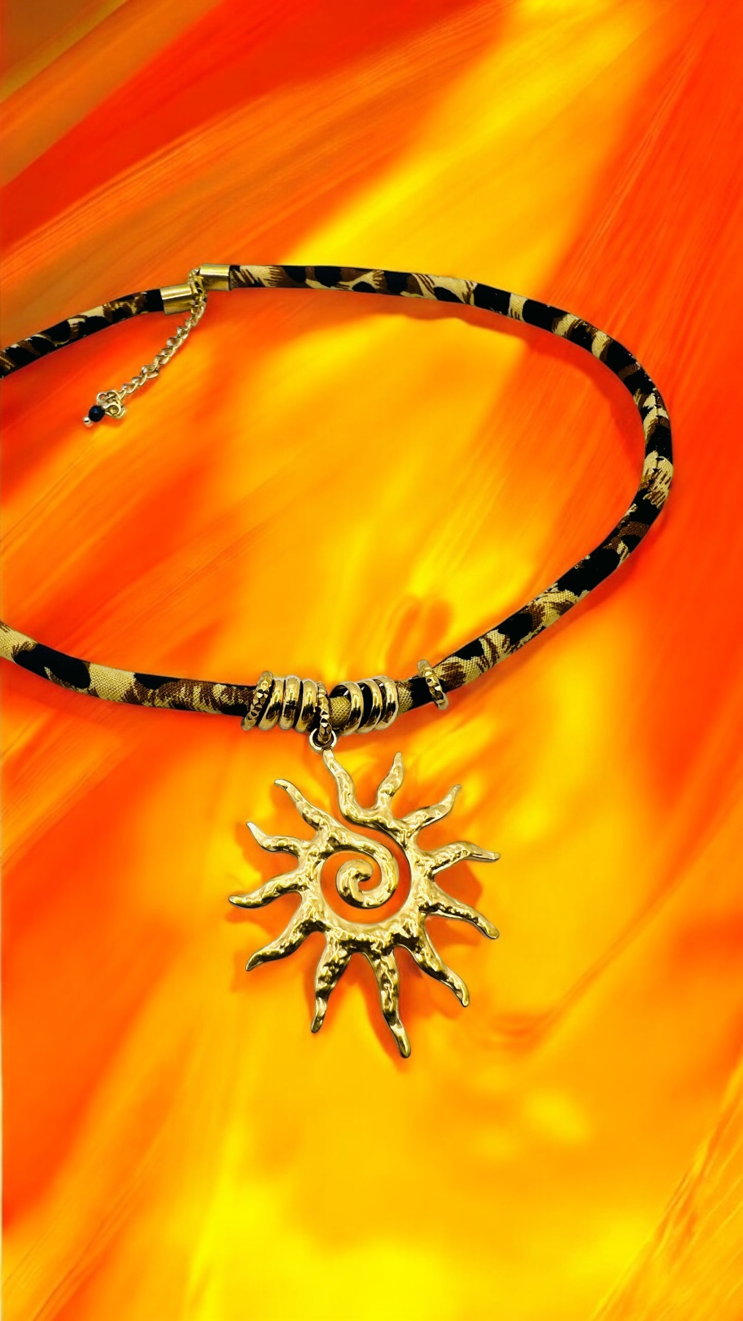 Girocollo in tessuto e acciaio