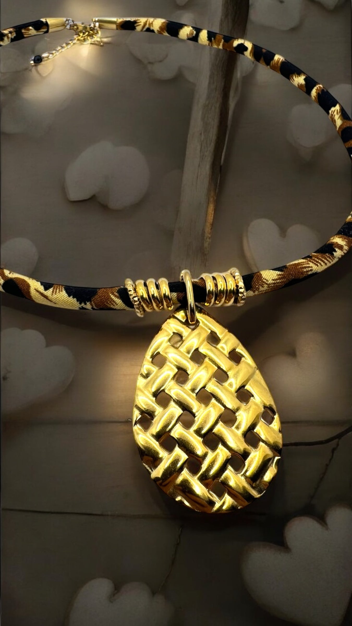 Girocollo in tessuto e acciaio