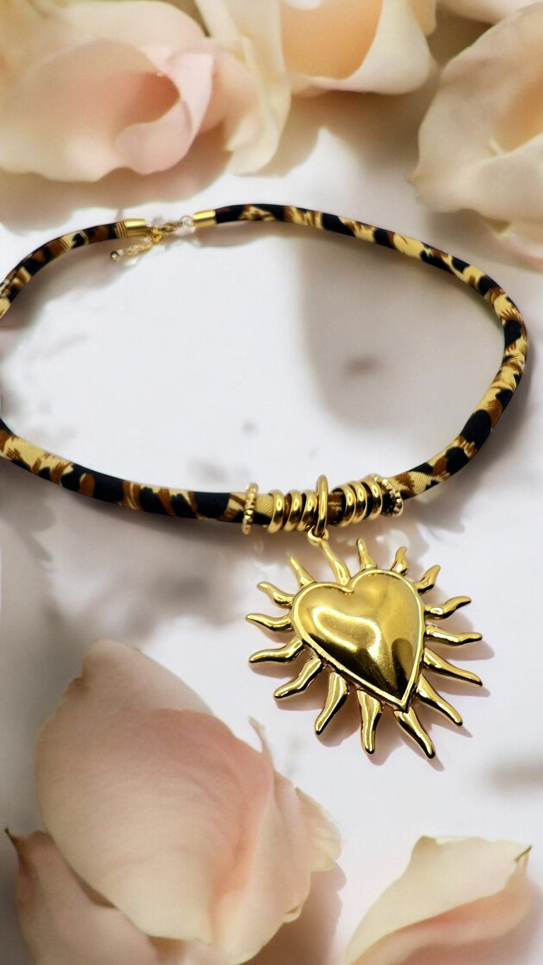 Girocollo in tessuto e acciaio