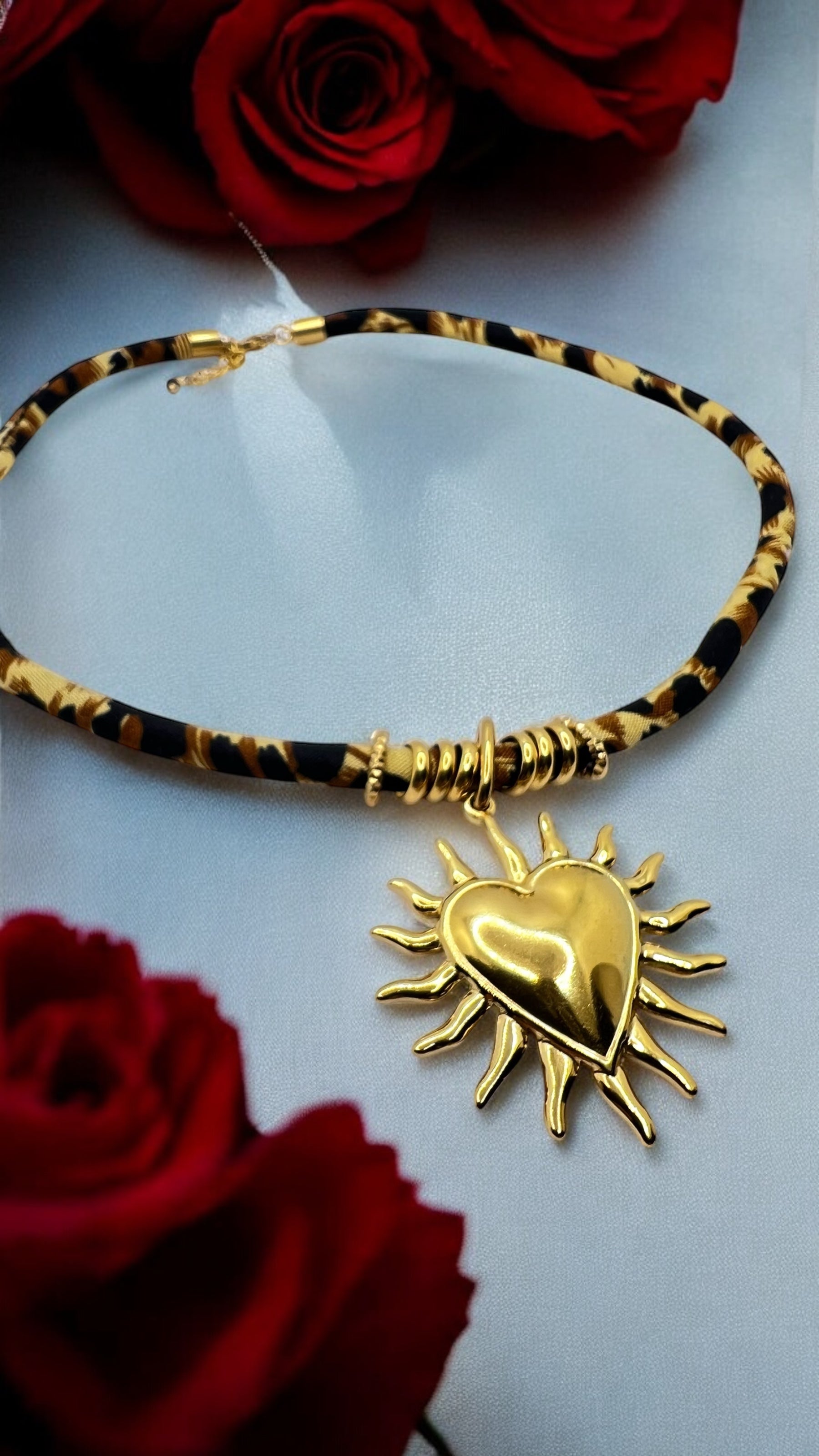 Girocollo in tessuto e acciaio