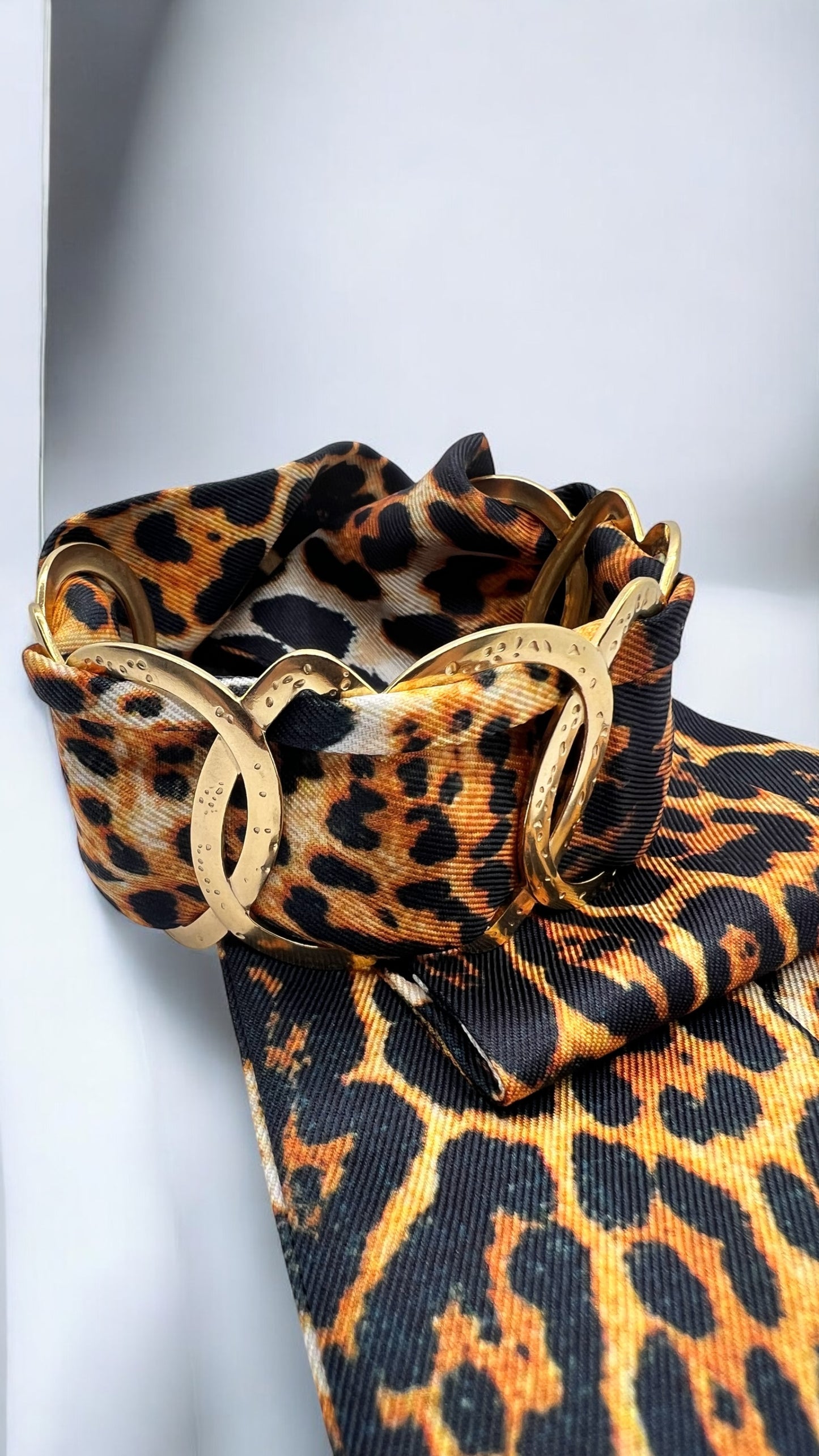 Bracciale rigido in acciaio dorato