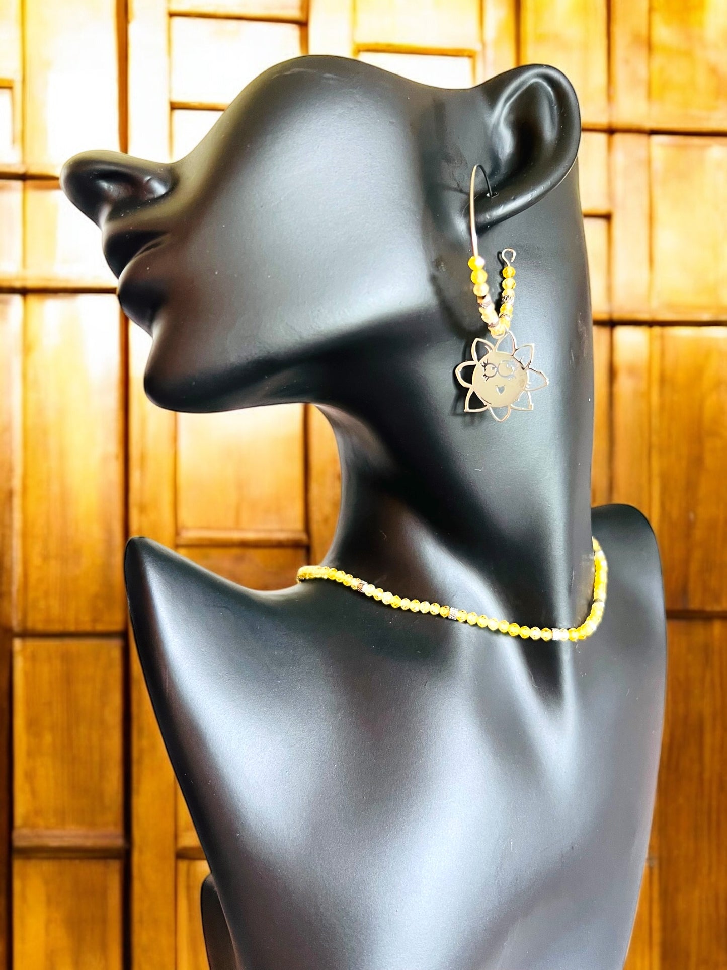 Orecchino in acciaio e zirconi gialli