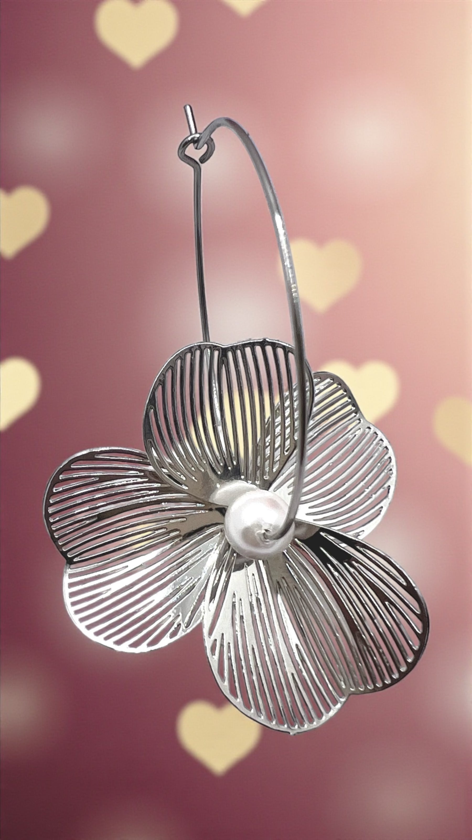 Mono orecchino Fiore acciaio e perla di conchiglia