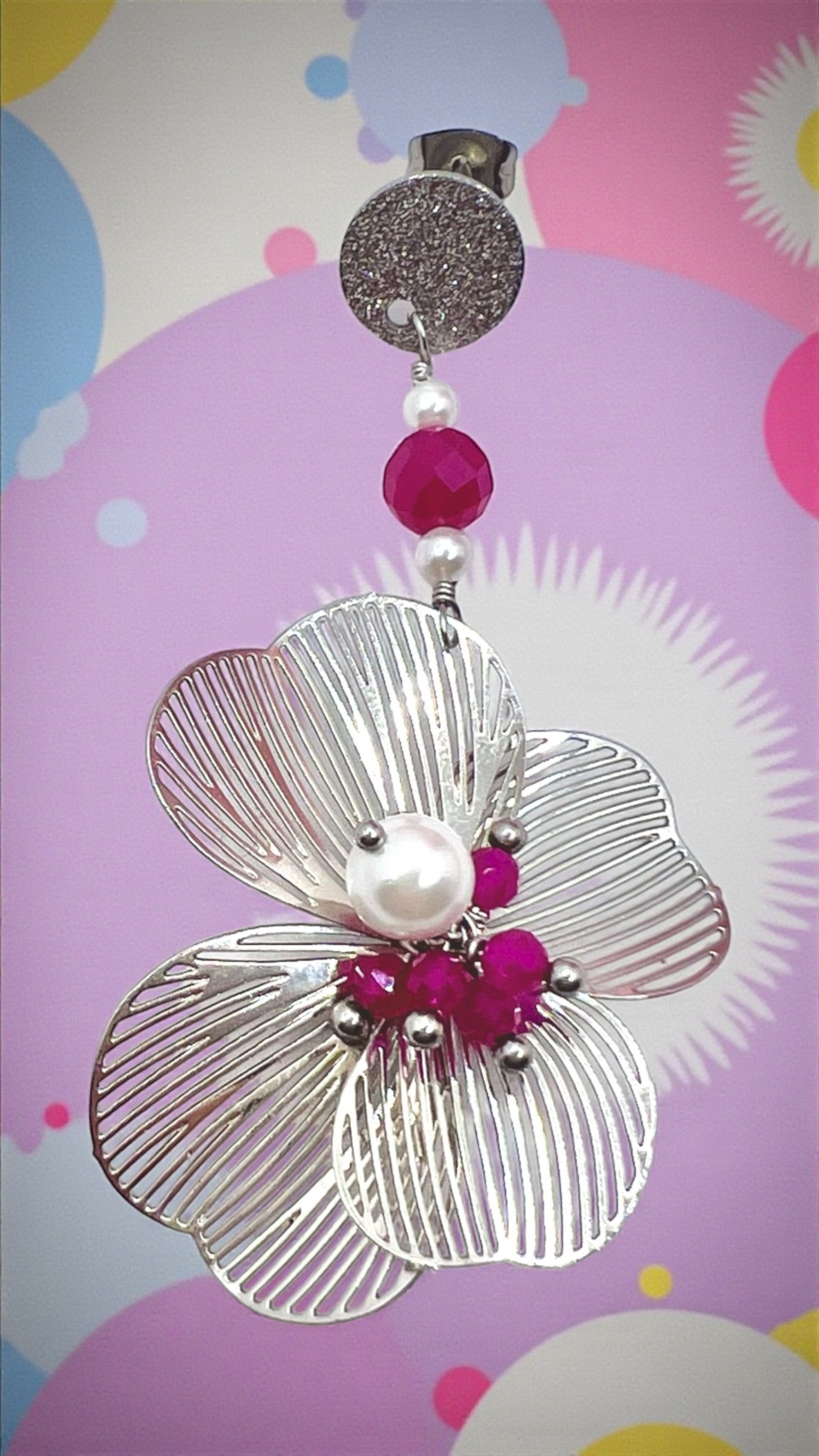 Mono orecchino fiore acciaio rubino lab e perle di conchiglia