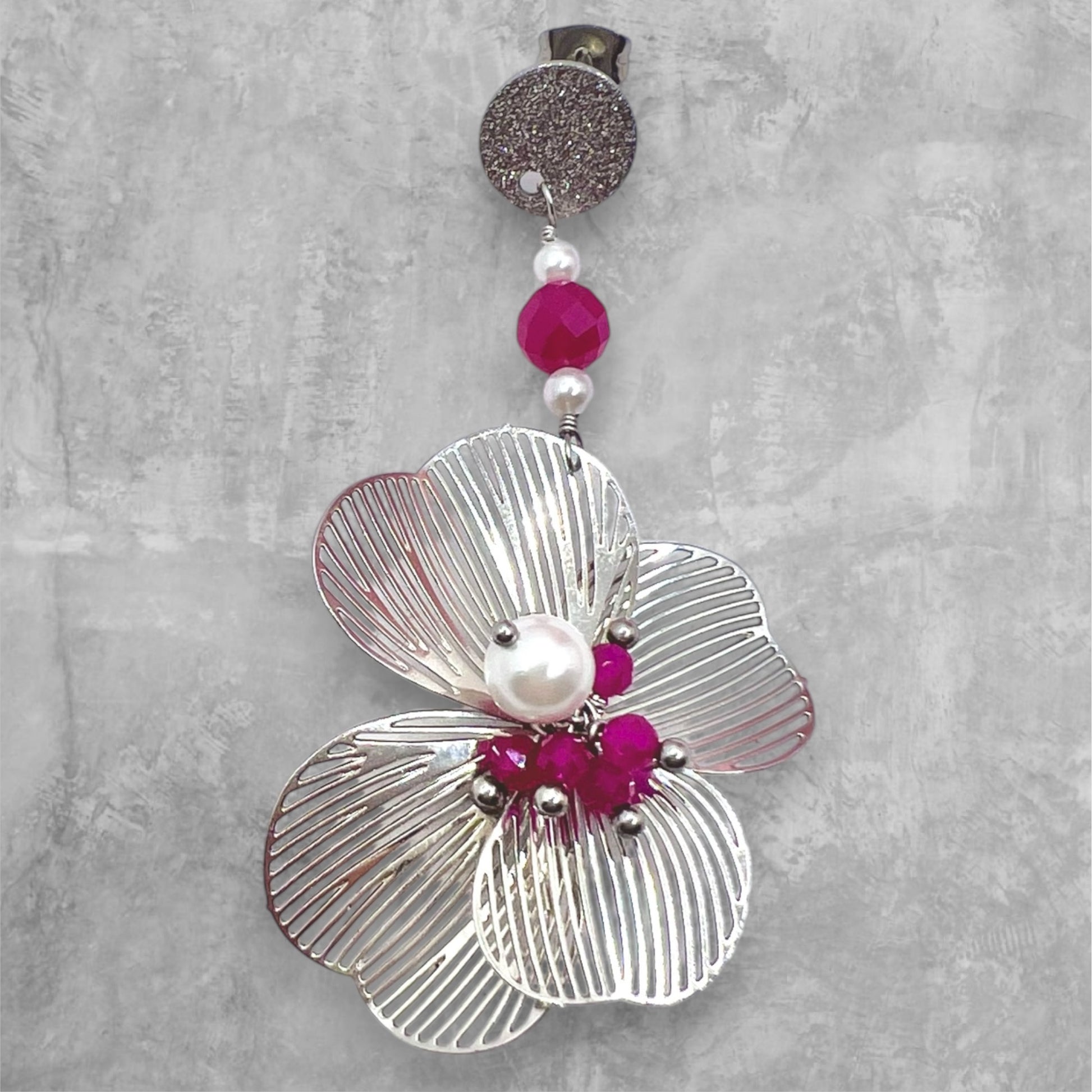 Mono orecchino fiore acciaio rubino lab e perle di conchiglia