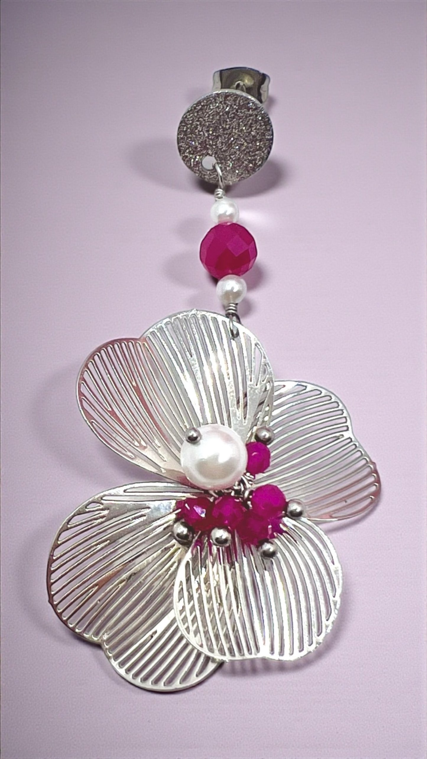 Mono orecchino fiore acciaio rubino lab e perle di conchiglia