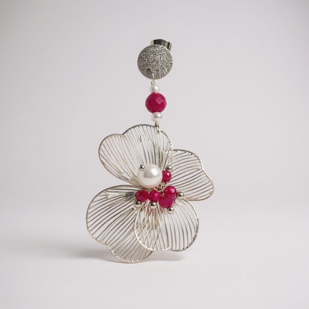 Mono orecchino fiore acciaio rubino lab e perle di conchiglia