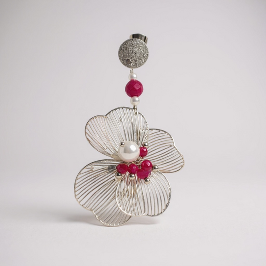 Mono orecchino fiore acciaio rubino lab e perle di conchiglia